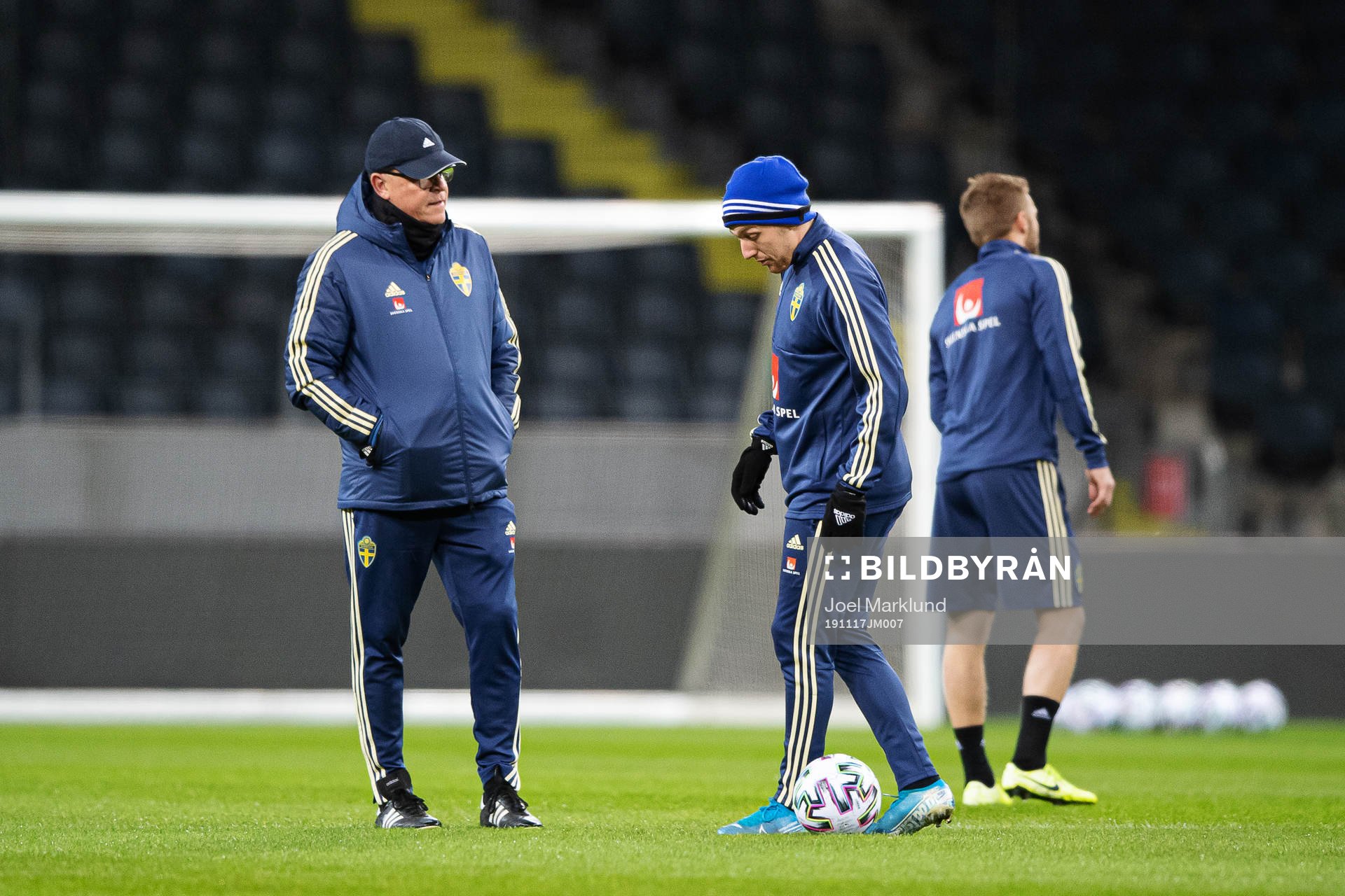 Head coach Janne Andersson and Emil Forsberg of the Swedish