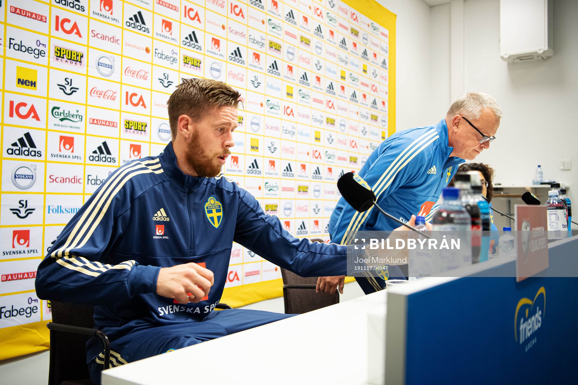 Pontus Jansson and head coach Janne Andersson of the