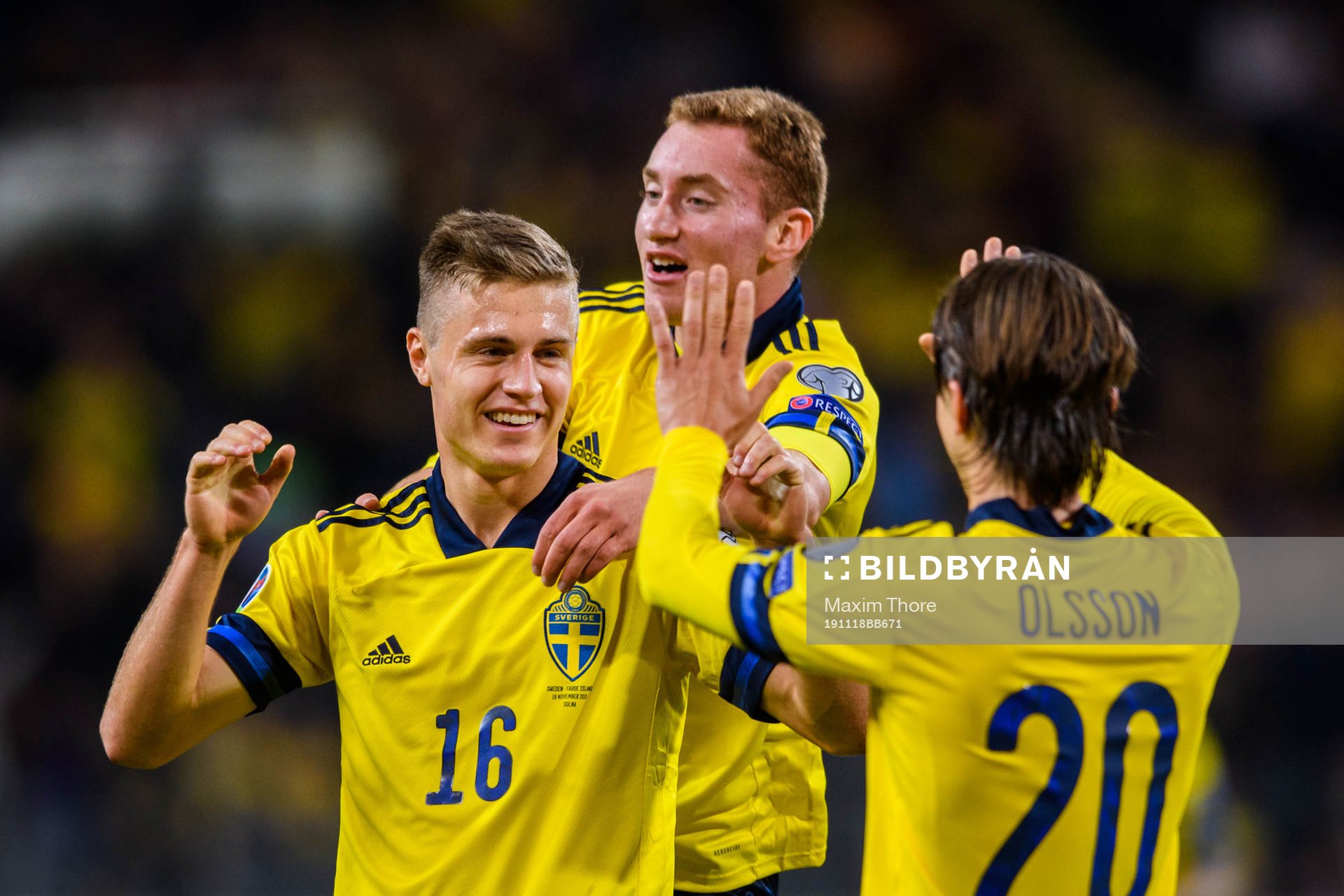 Mattias Svanberg celebrate with Dejan Kulusevski and