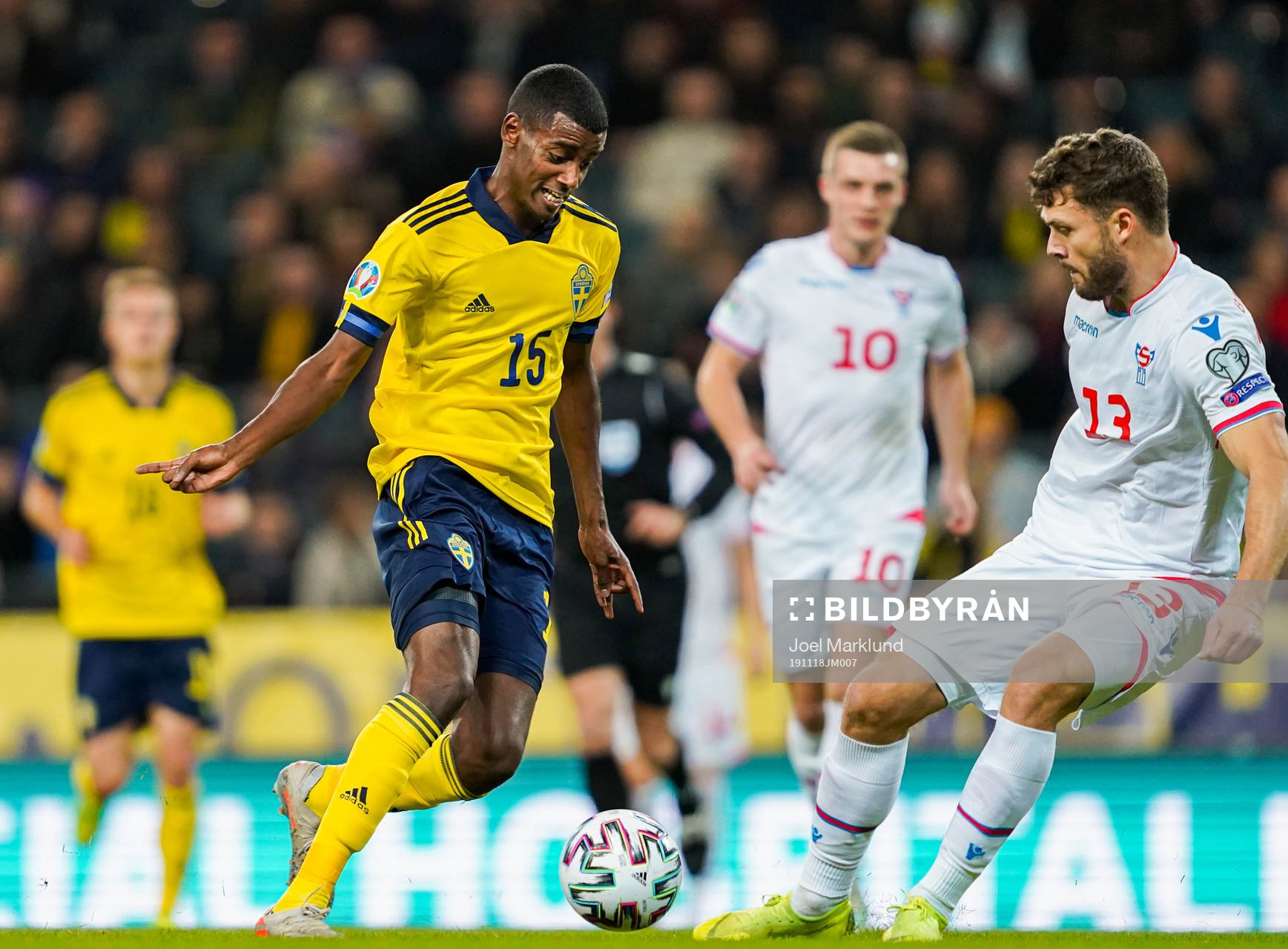 Alexander Isak of Sweden and Rogvi Baldvinsson of Faroe
