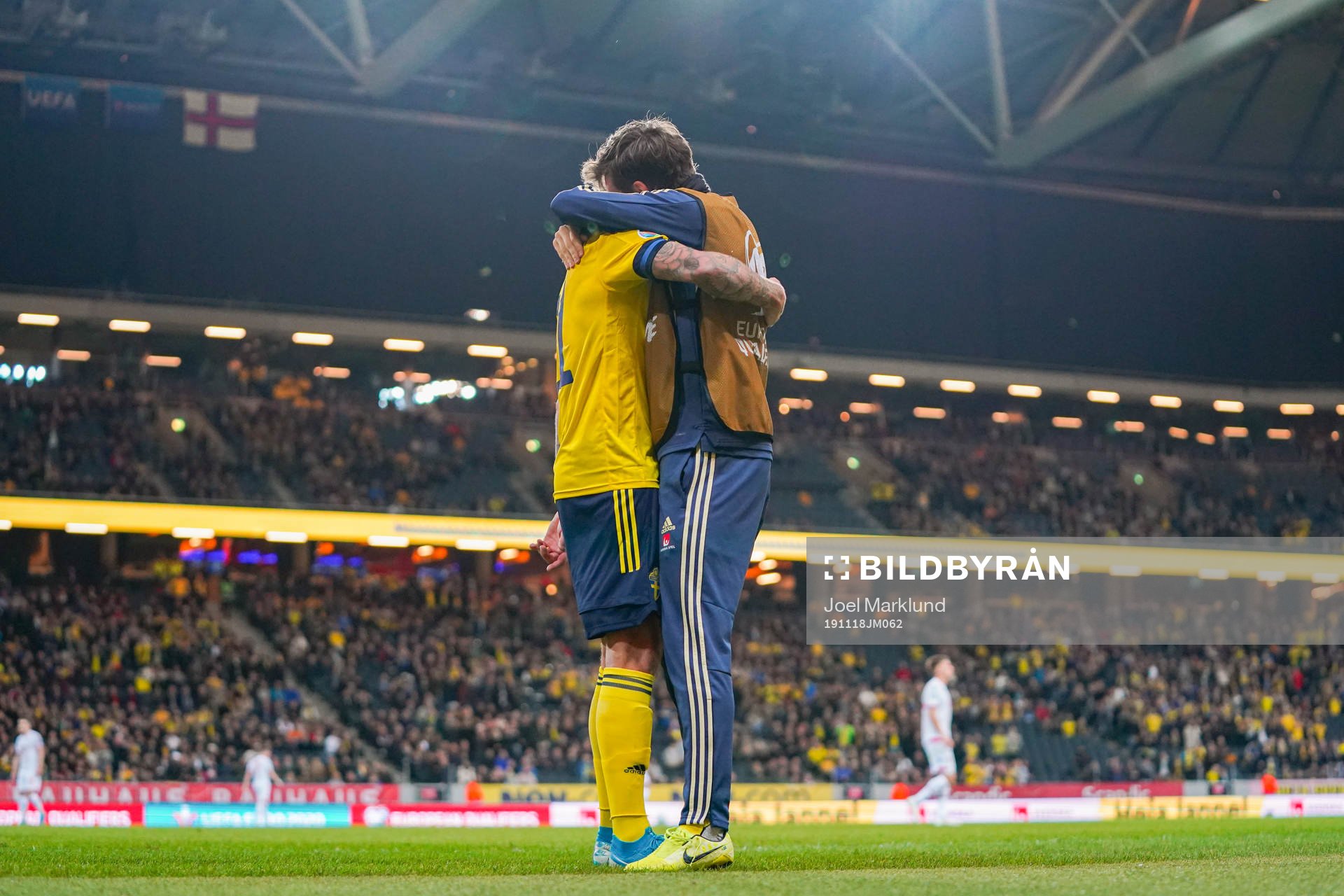 John Guidetti of Sweden celebrate with Victor Nilsson