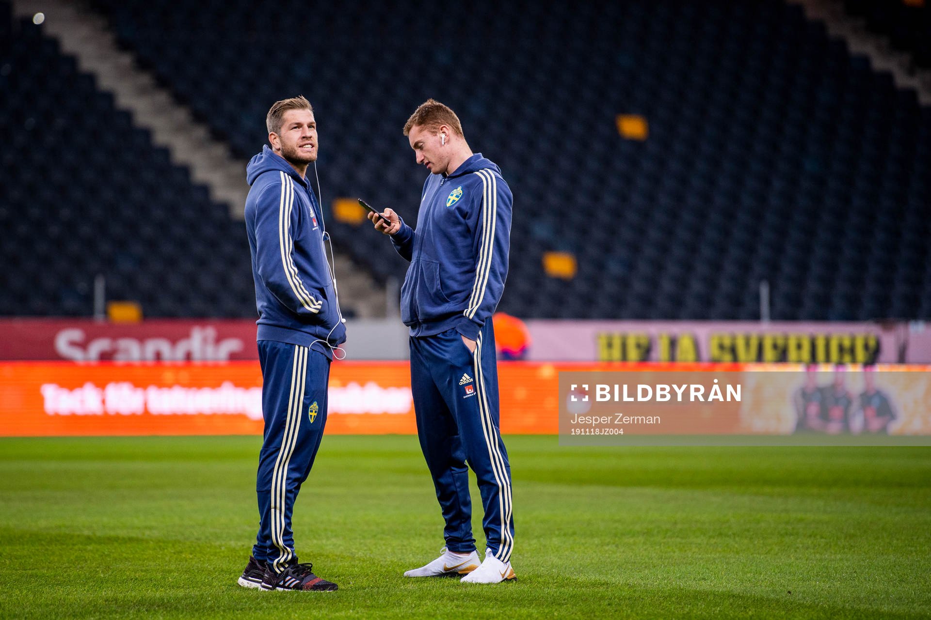 Riccardo Gagliolo and Dejan Kulusevski of Sweden