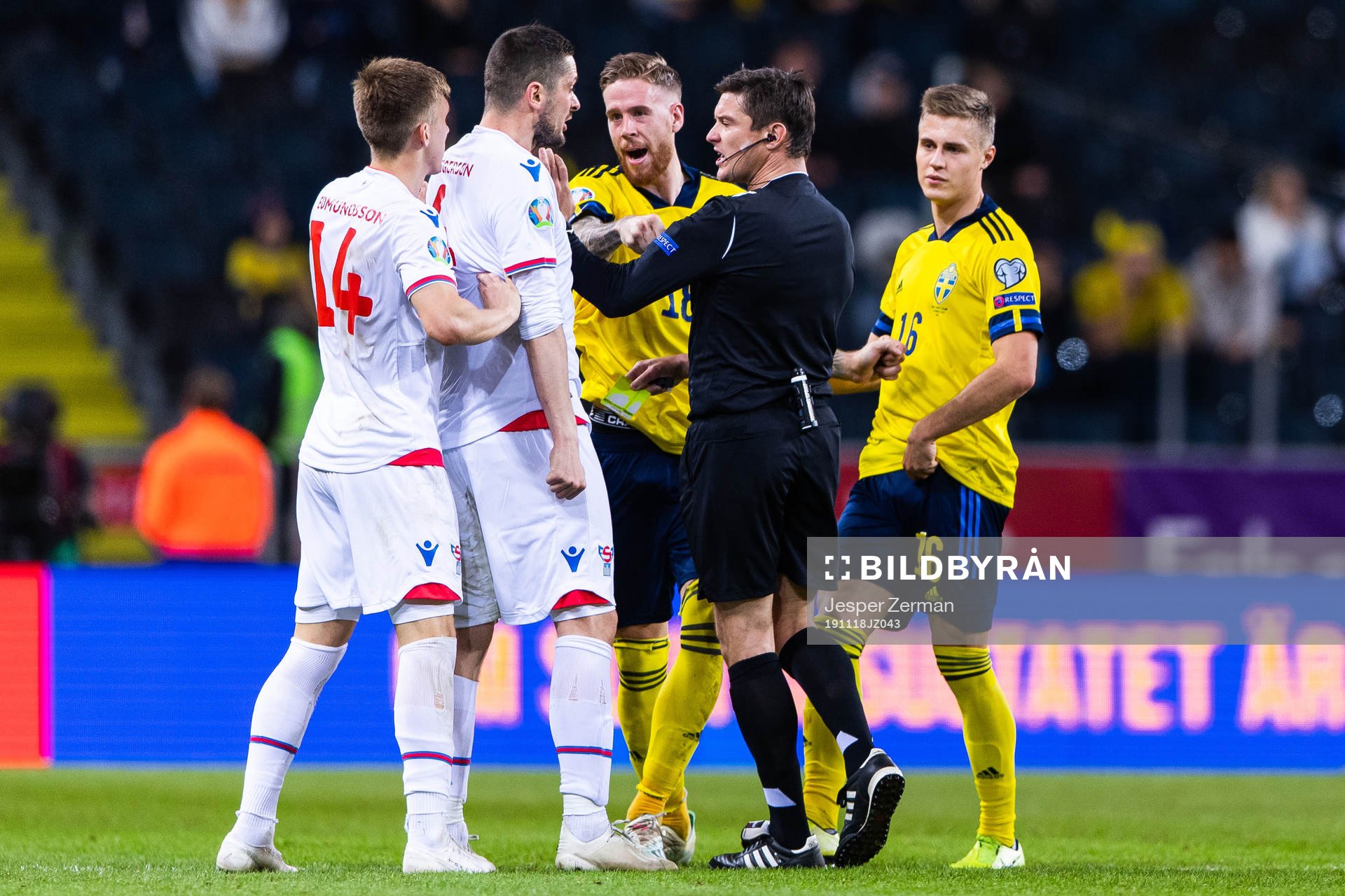 Joan Edmundsson and Atli Gregersen of Faroe Islands react