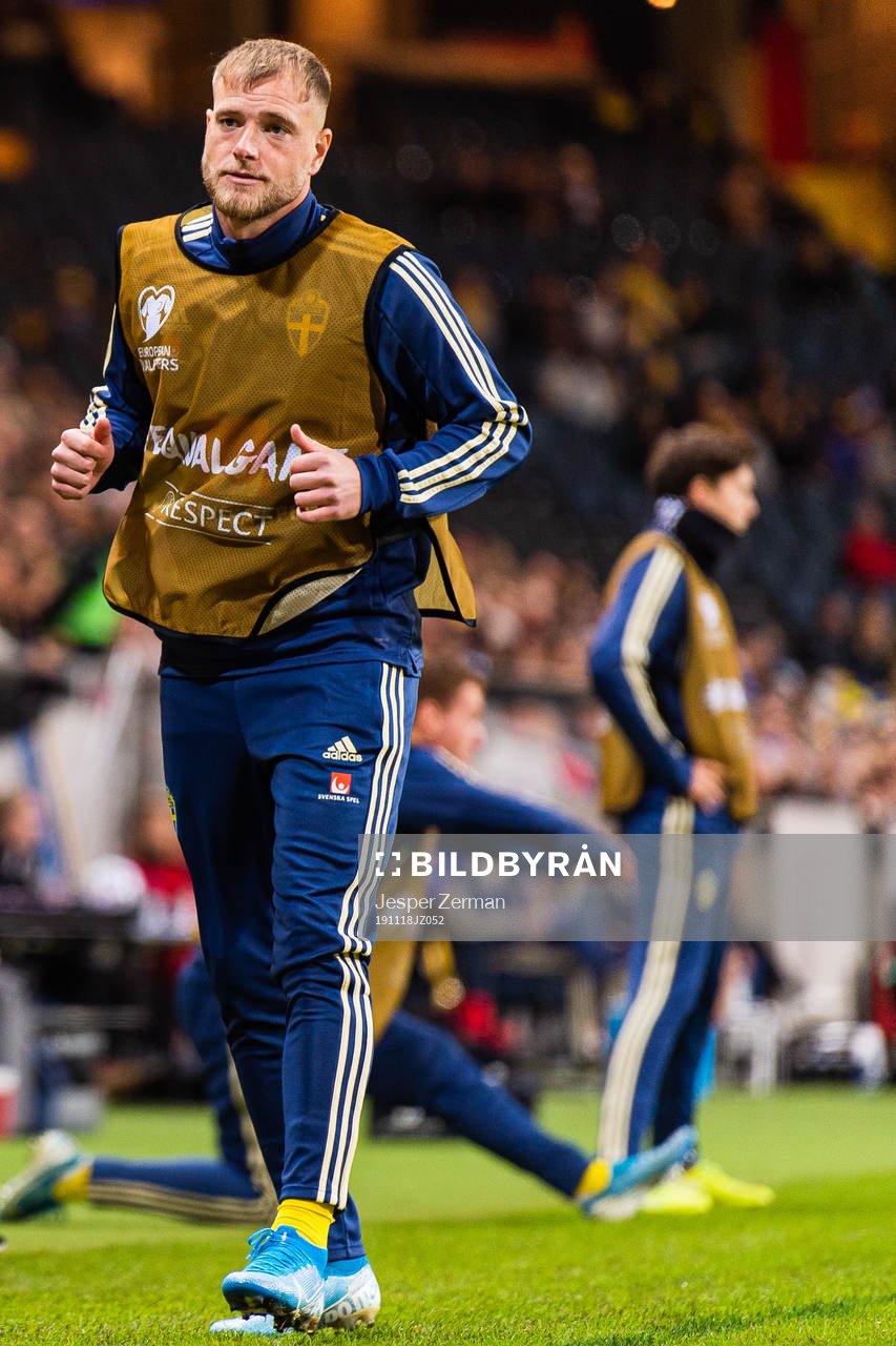 John Guidetti of Sweden warms up