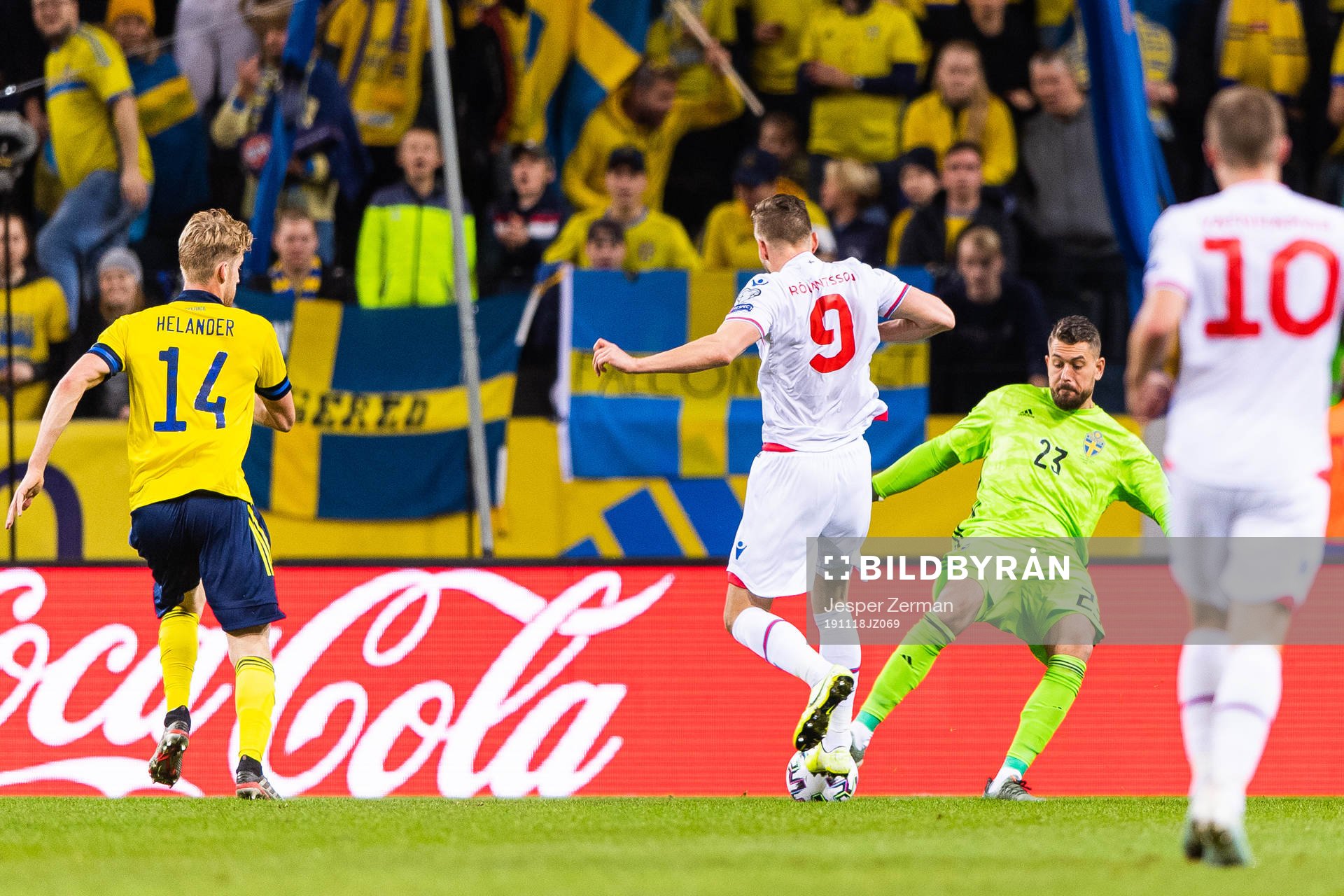 Gilli Rólantsson of Faroe Islands with a chance to score