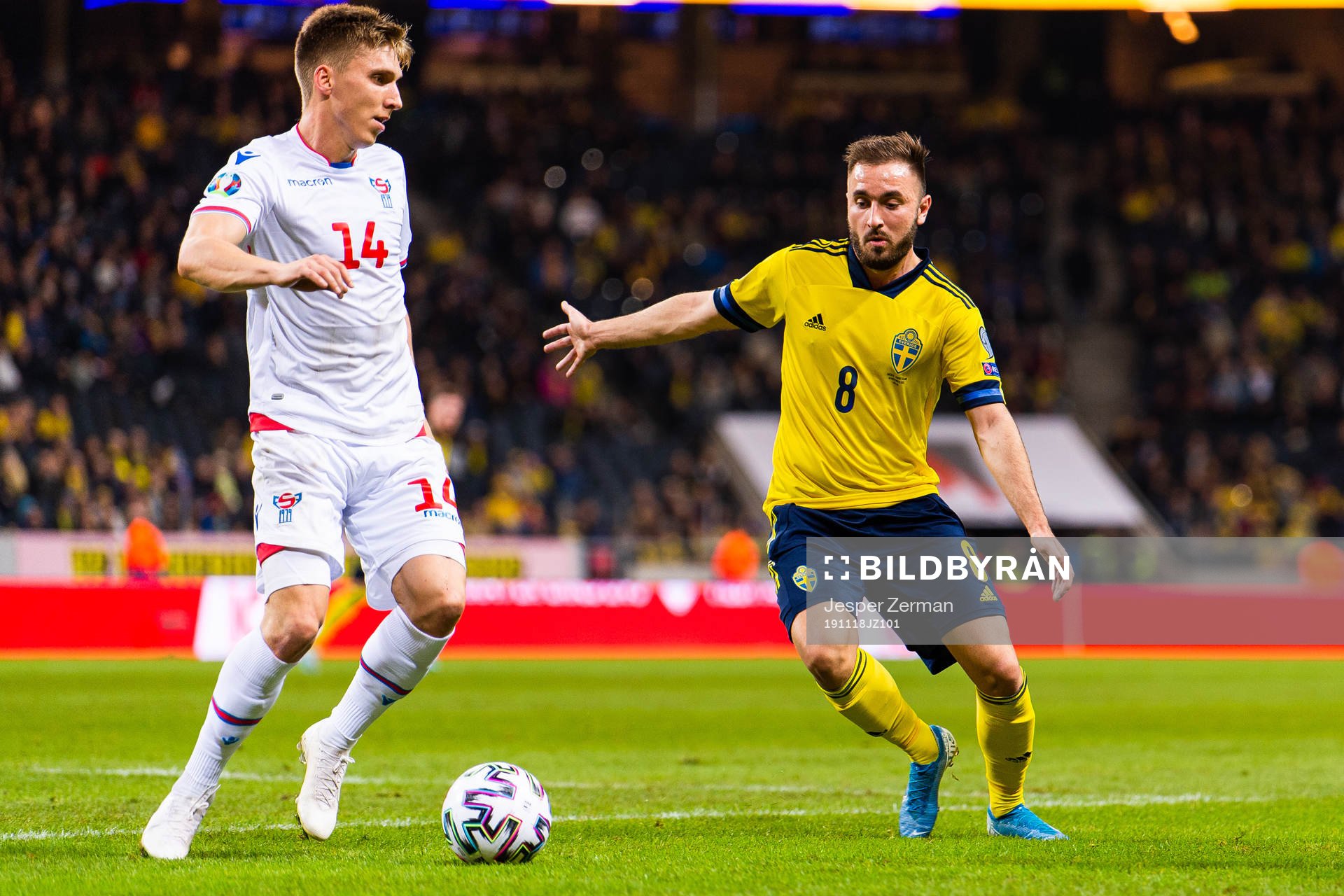 Joan Edmundsson of Faroe Islands and Muamer Tankovic of