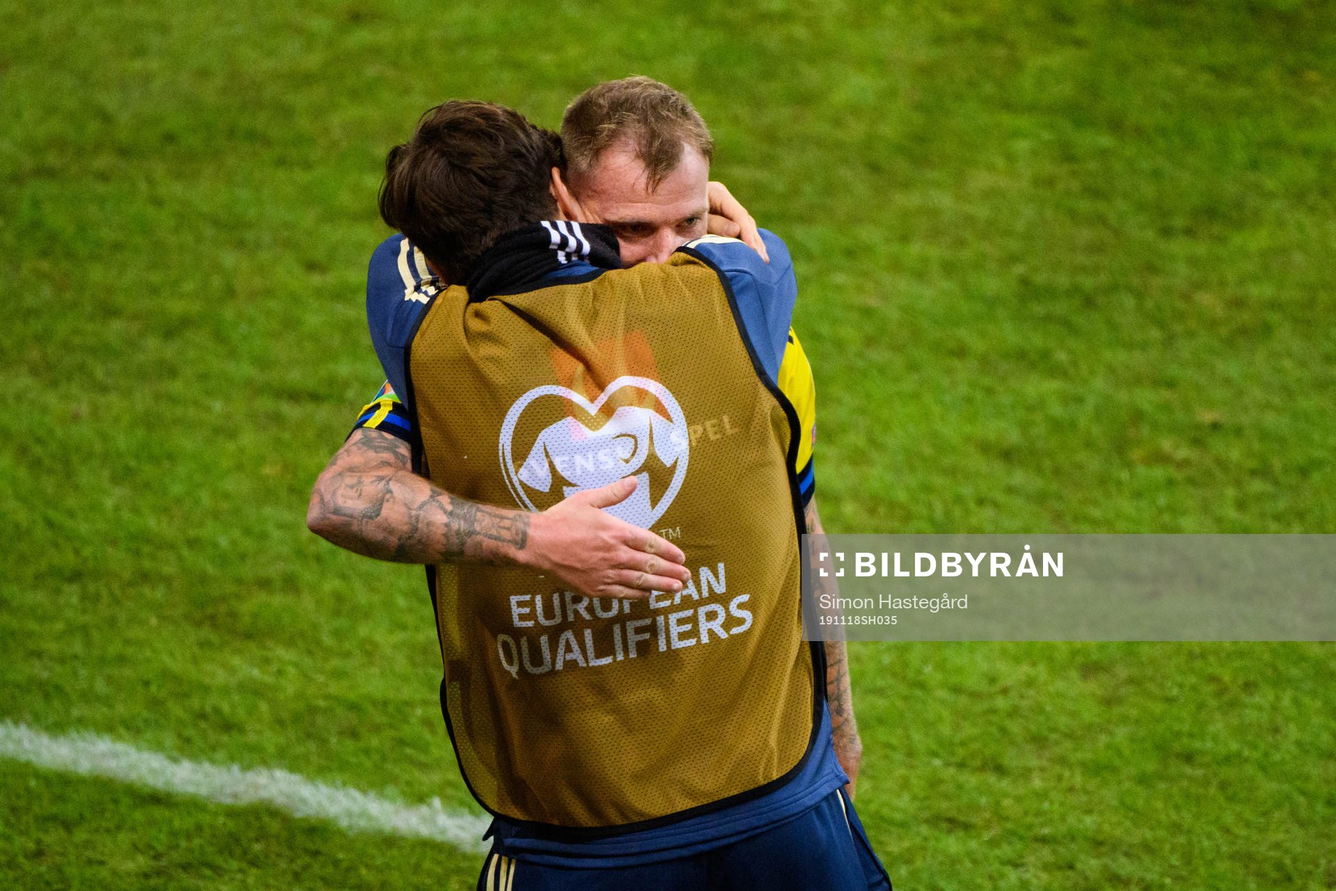 John Guidetti of Sweden celebrate with Victor Nilsson