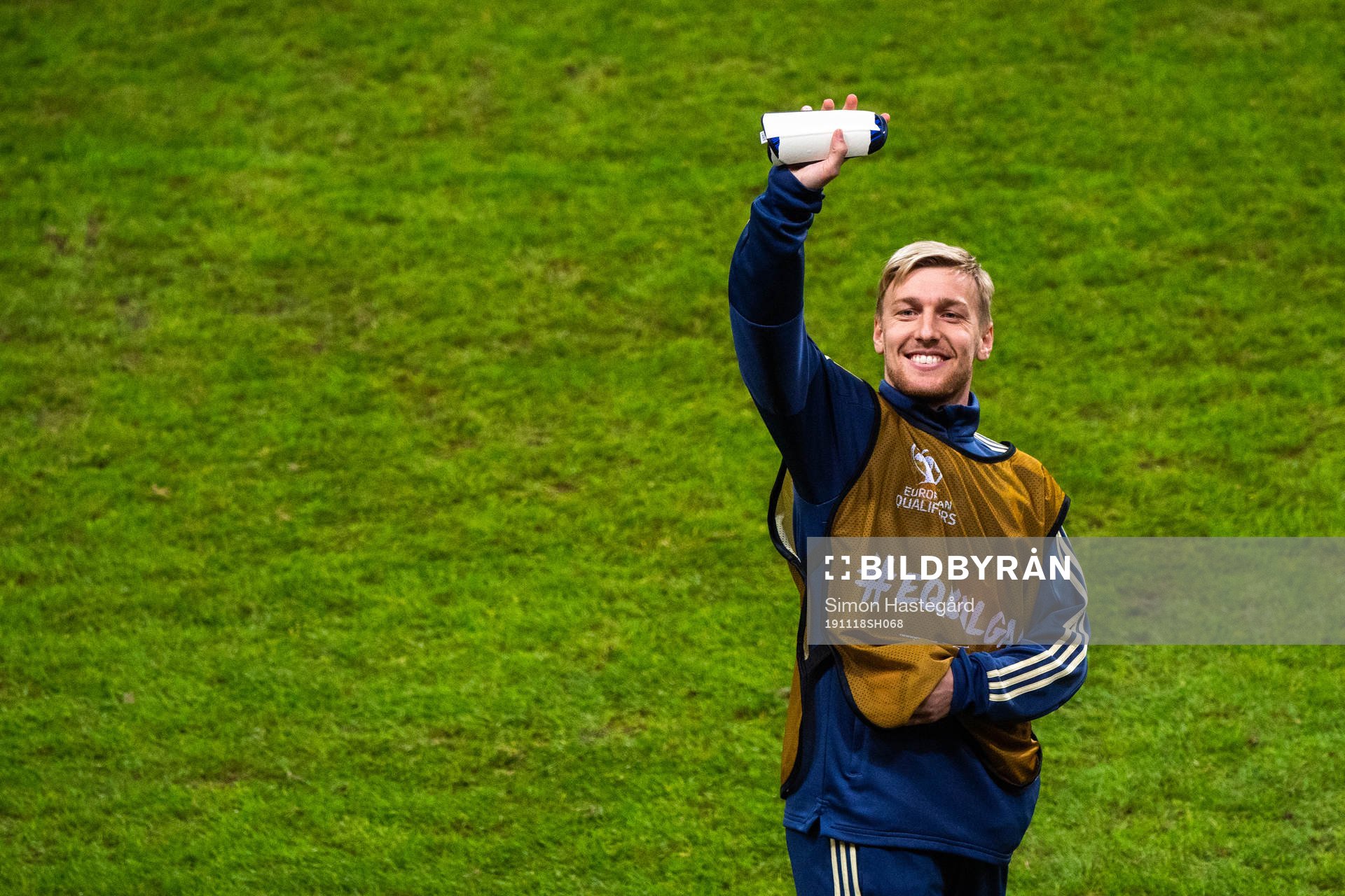 Emil Forsberg of Sweden celebrates