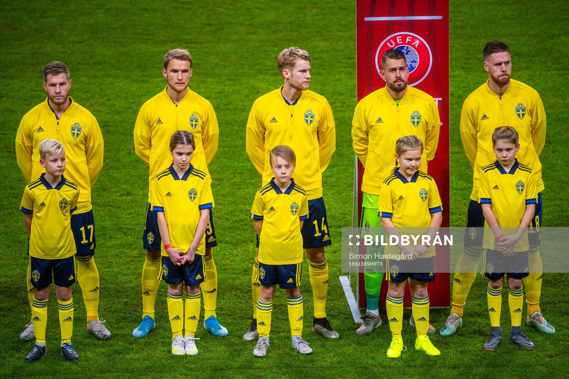 Mascots infront of Riccardo Gagliolo , Sebastian Andersson