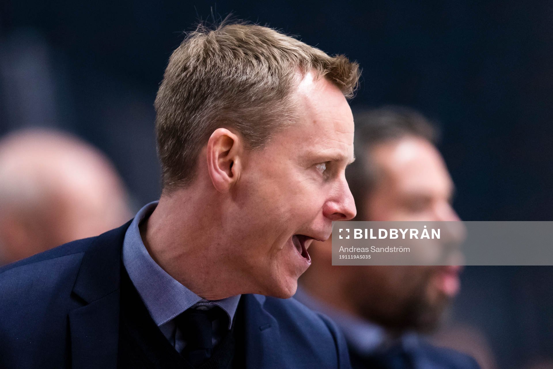 head coach Robert Ohlsson of Djurgården reacts
