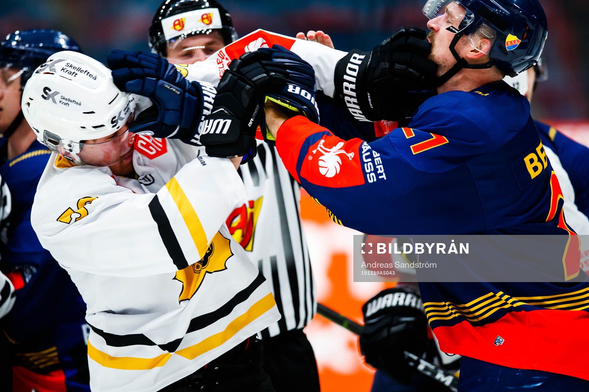 Arvid Lundberg of Skellefteå fights Patrik Berglund of