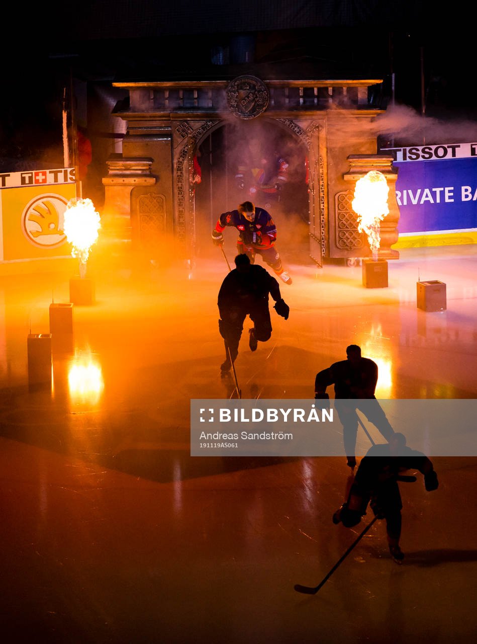 Djurgårdens team enters the ice
