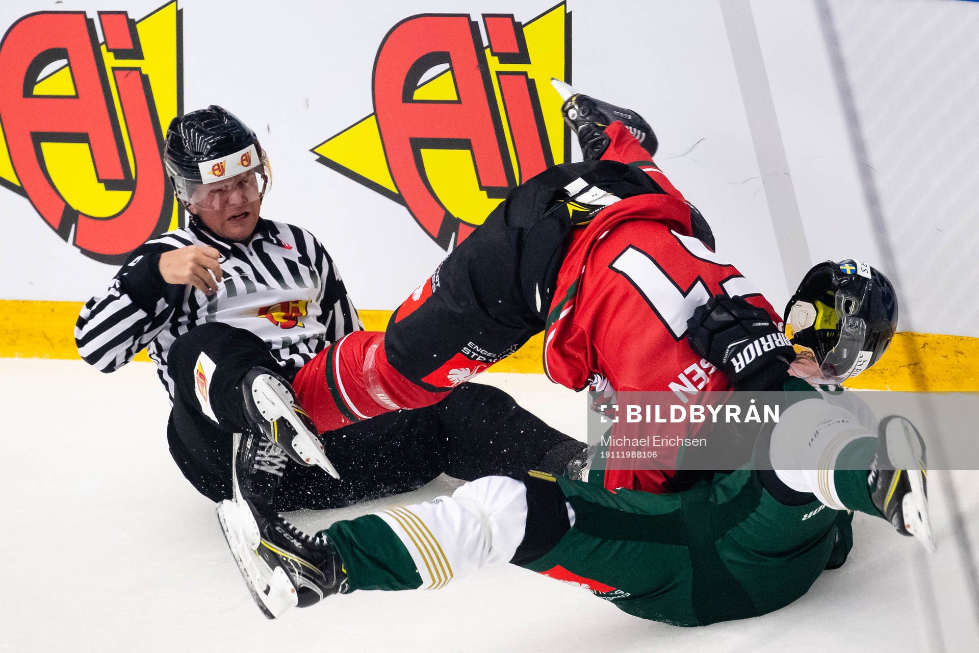 Mats Rosseli Olsen of Frölunda and Sebastian Erixon of