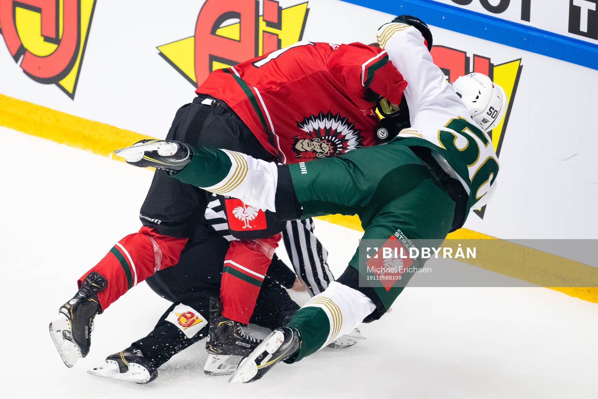 Mats Rosseli Olsen of Frölunda and Sebastian Erixon of