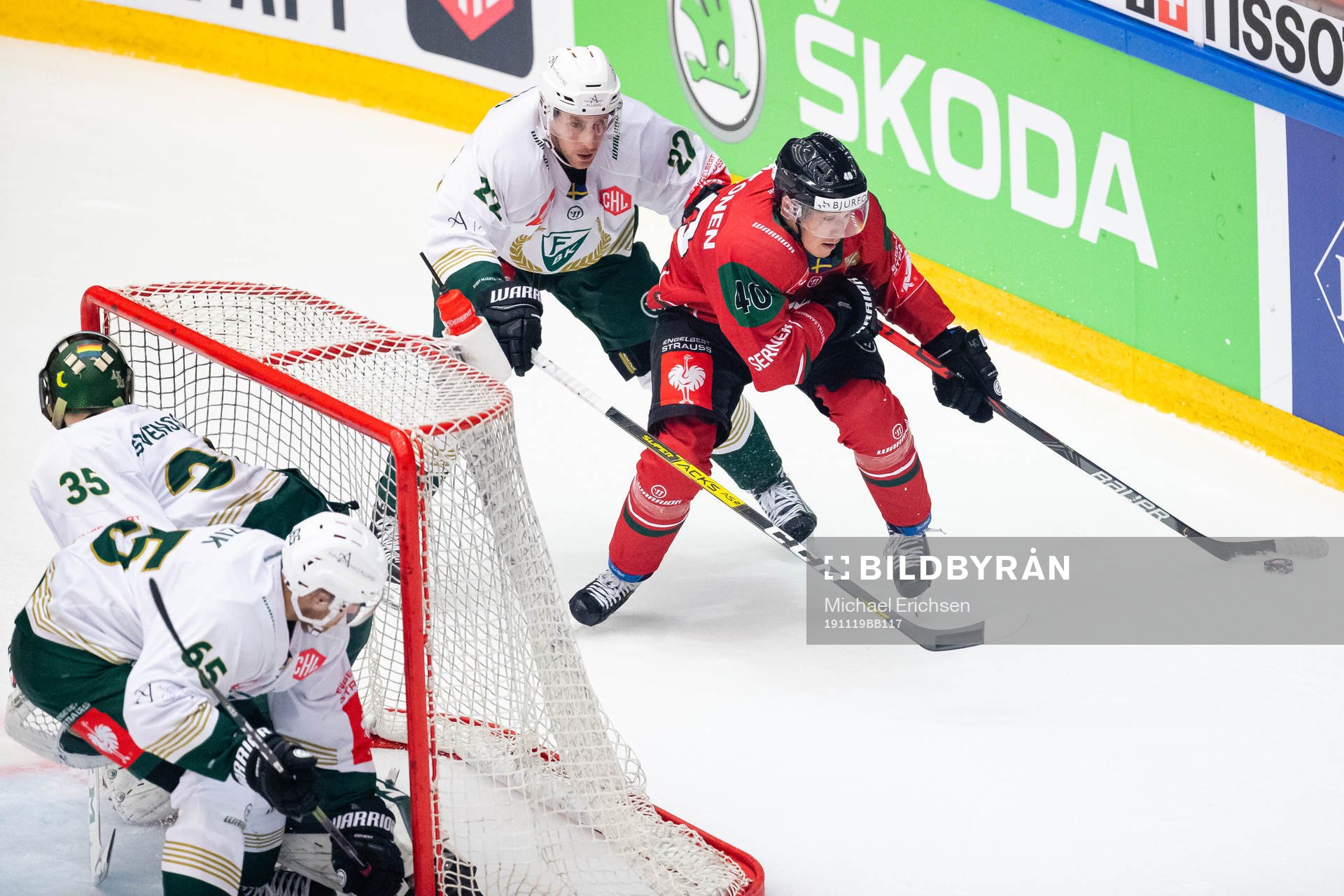 Per Åslund of Färjestad and Joel Mustonen of Frölunda