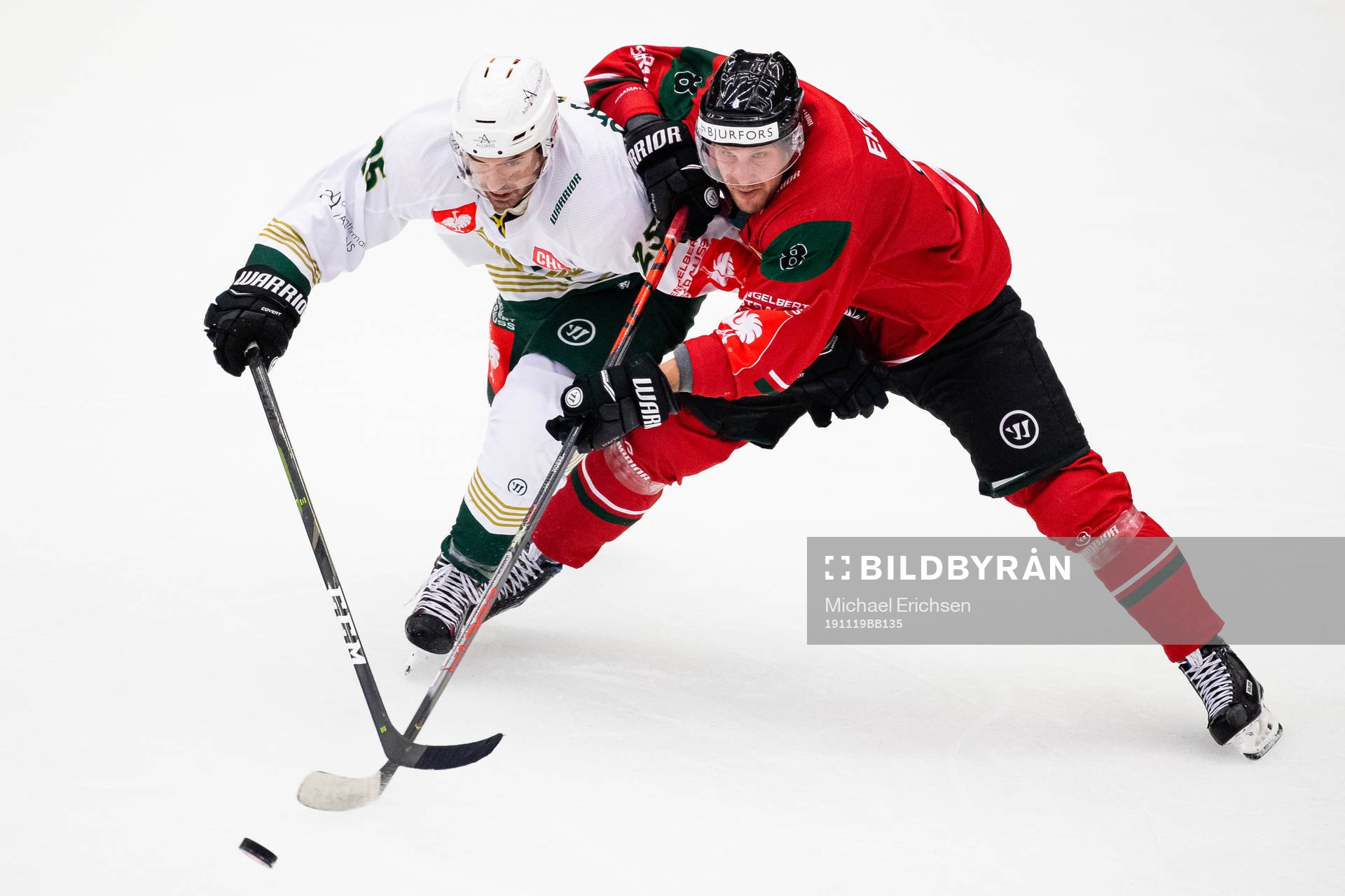 Martin Johansson of Färjestad and Viktor Ekbom of Frölunda