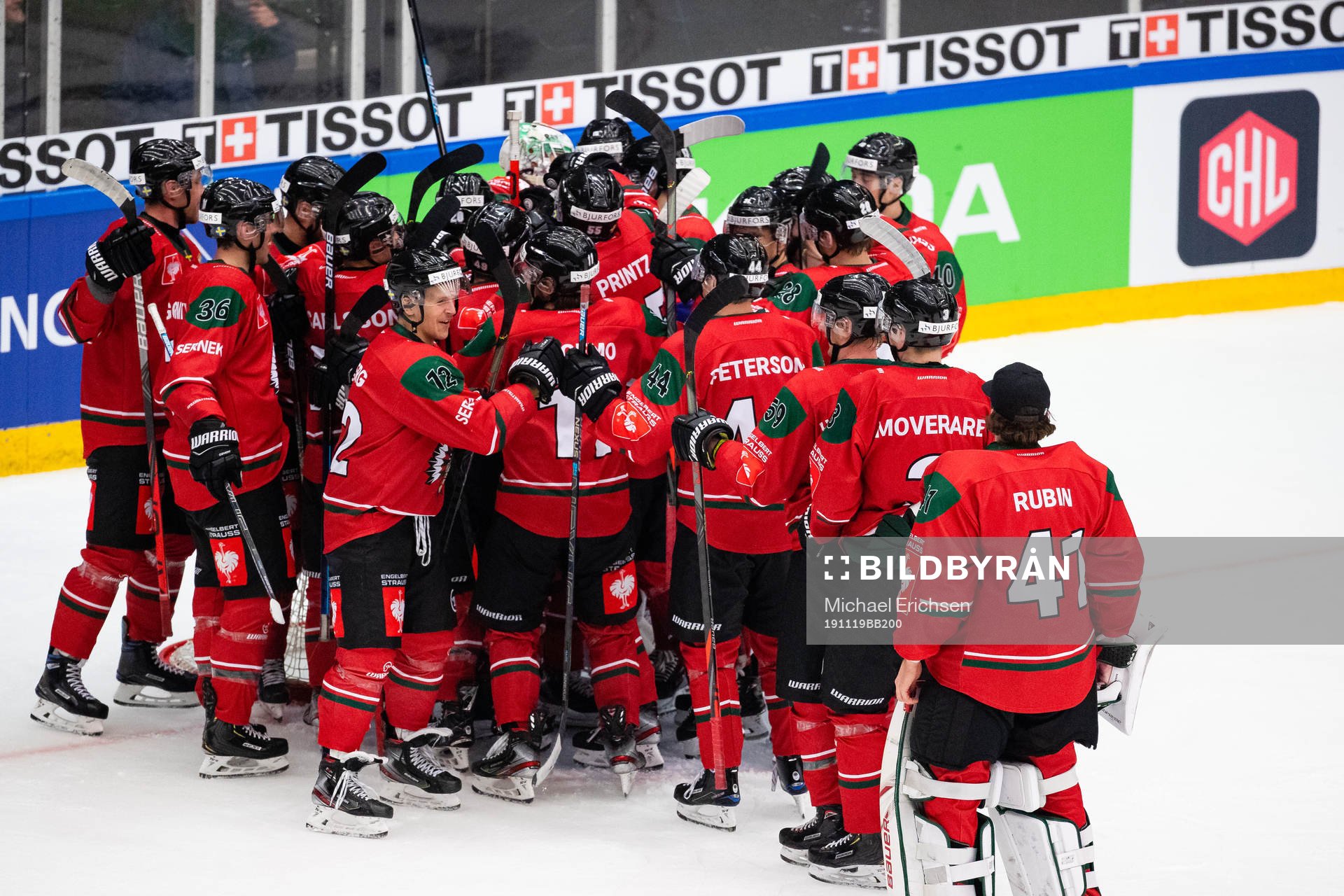 Players of Frölunda celebrates