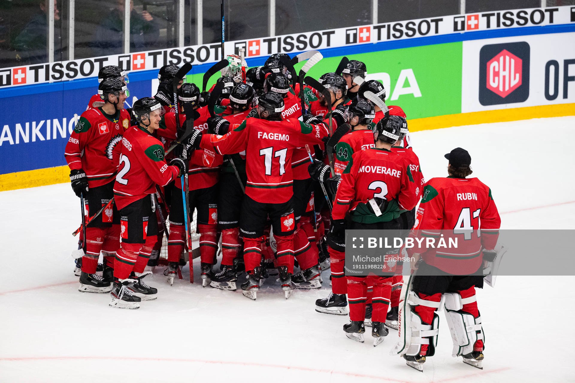 Players of Frölunda celebrates