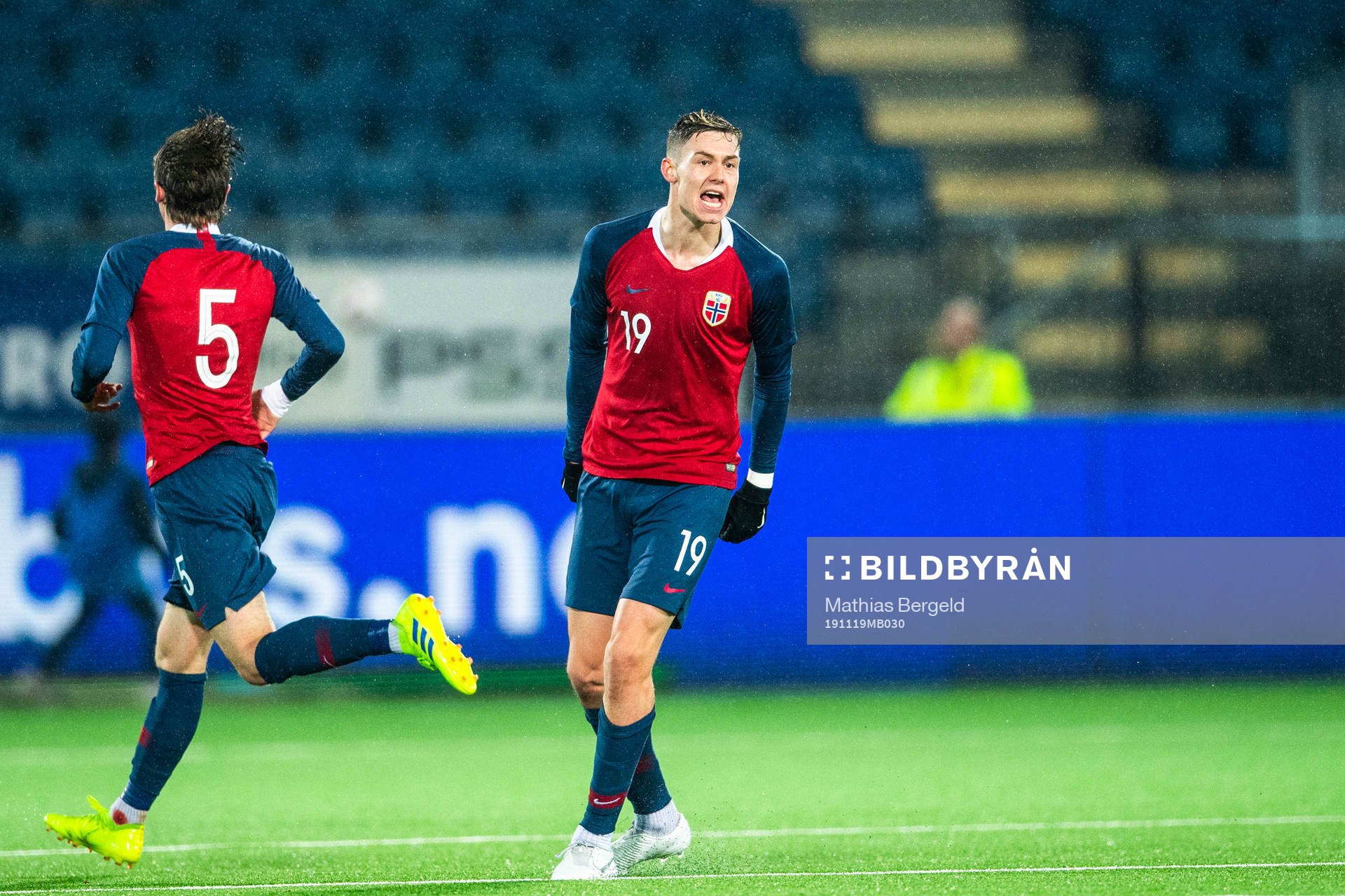 Jørgen Larsen of Norway celebrates