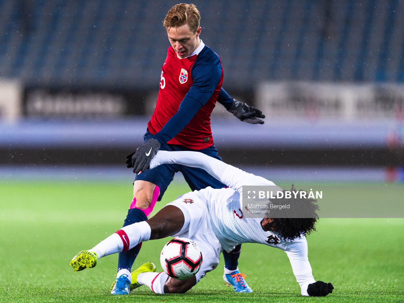 Ola Brynhildsen of Norway and Thierry Correira of Portugal