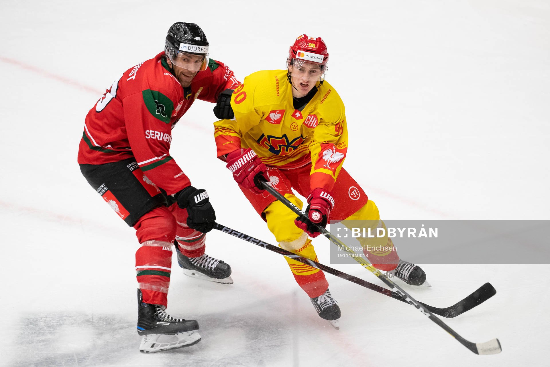 Joel Lundqvist of Frölunda and Janis Moser of Biel-Bienne