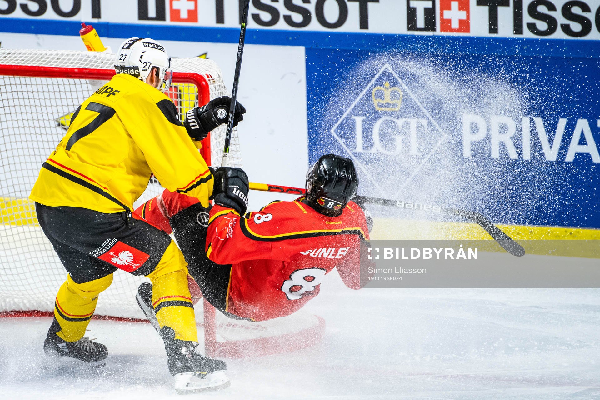 Marc Kämpf of SC Bern and Noel Gunler of Luleå