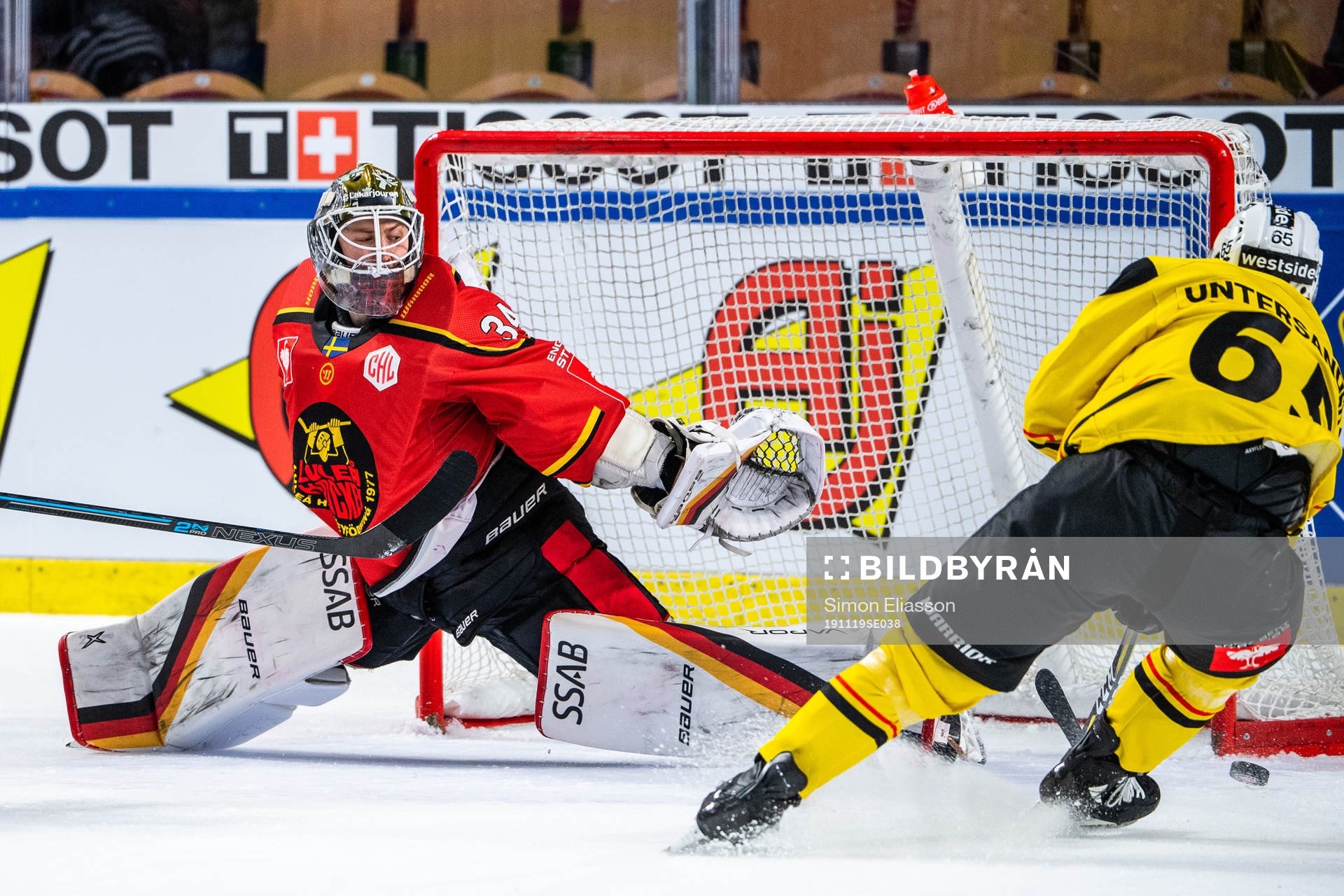 Goalkeeper Joel Lassinantti of Luleå against Ramon