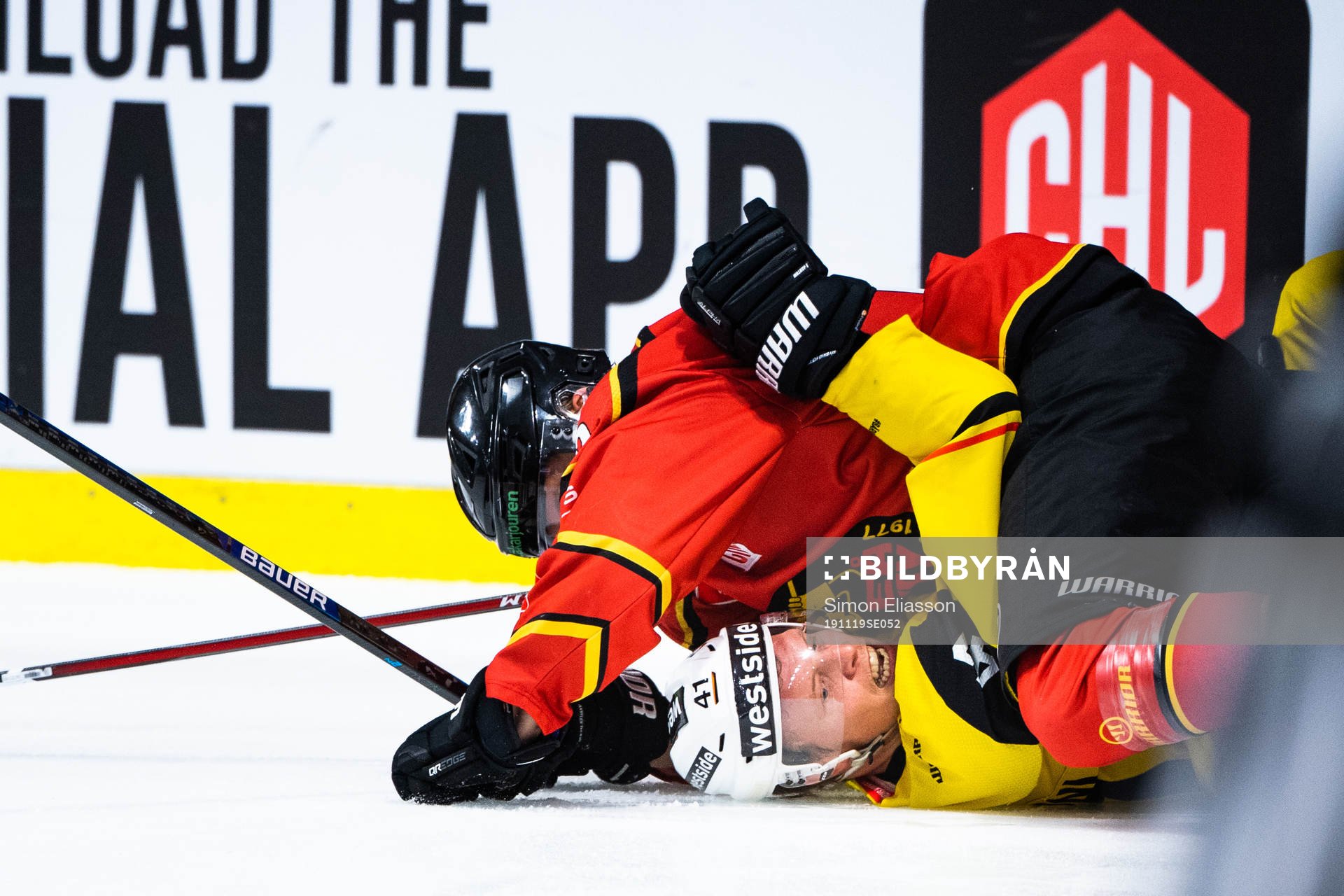 Joonas Jalvanti of Luleå and Gregory Sciaroni of SC Bern