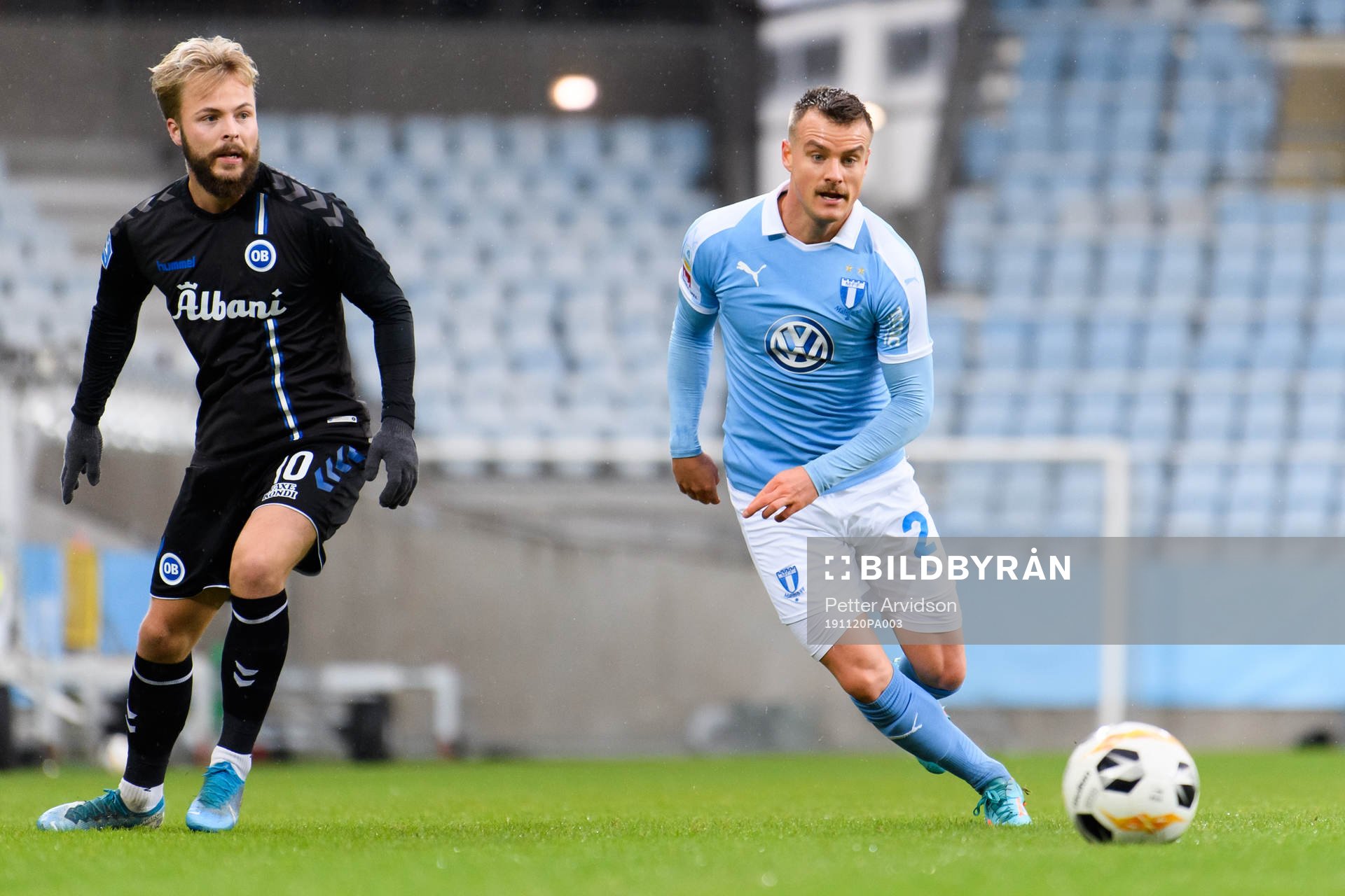 Odenses målvakt Philip Gejl och Malmö FFs Eric Larsson