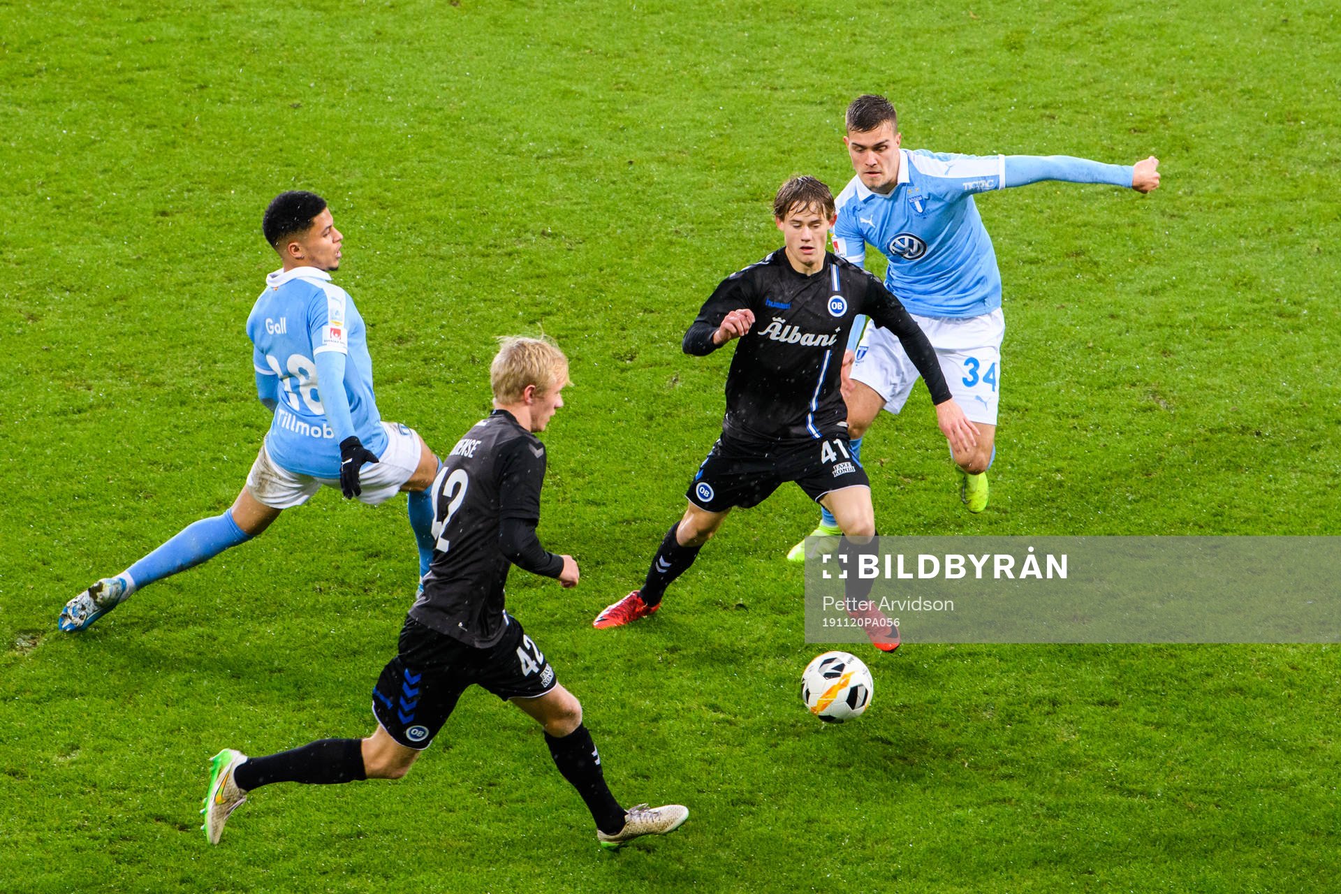 Odenses Mikael Hildegard mot Malmö FFs Romain Gall och