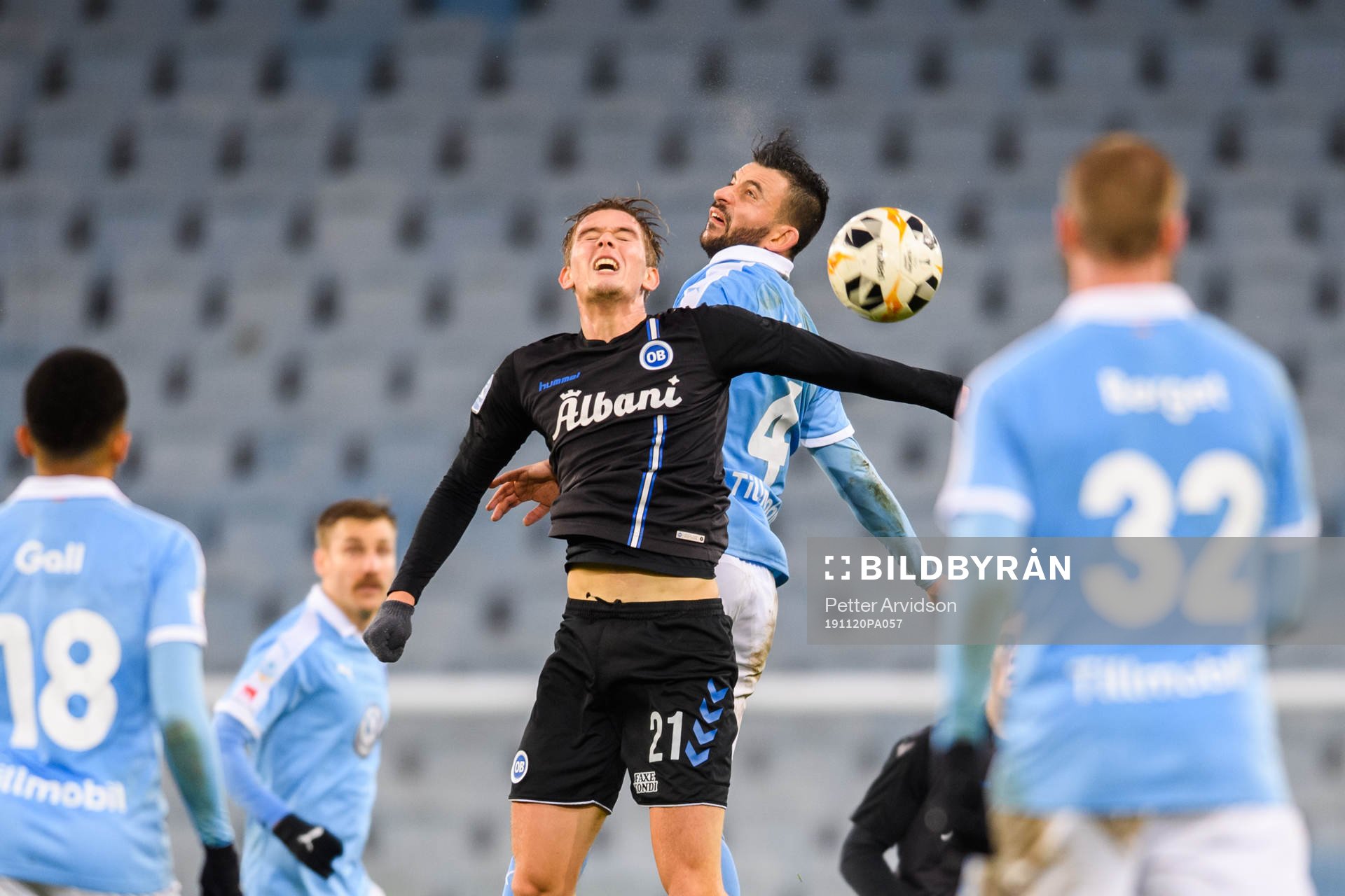 Malmö FFs Behrang Safari och Odenses Mathias Peter Greve