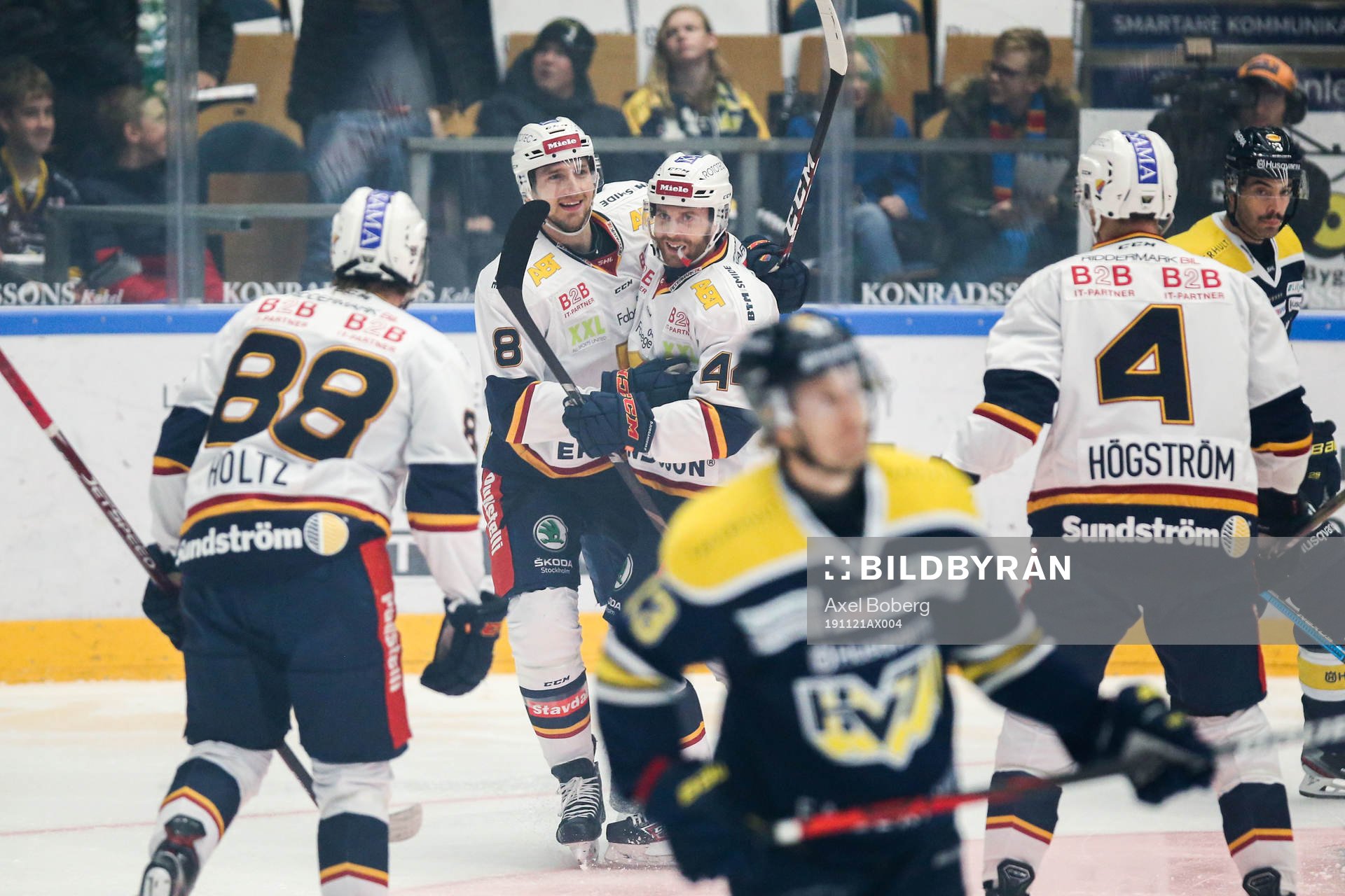 Djurgårdens Anton Hedman och Mattias Guter jublar