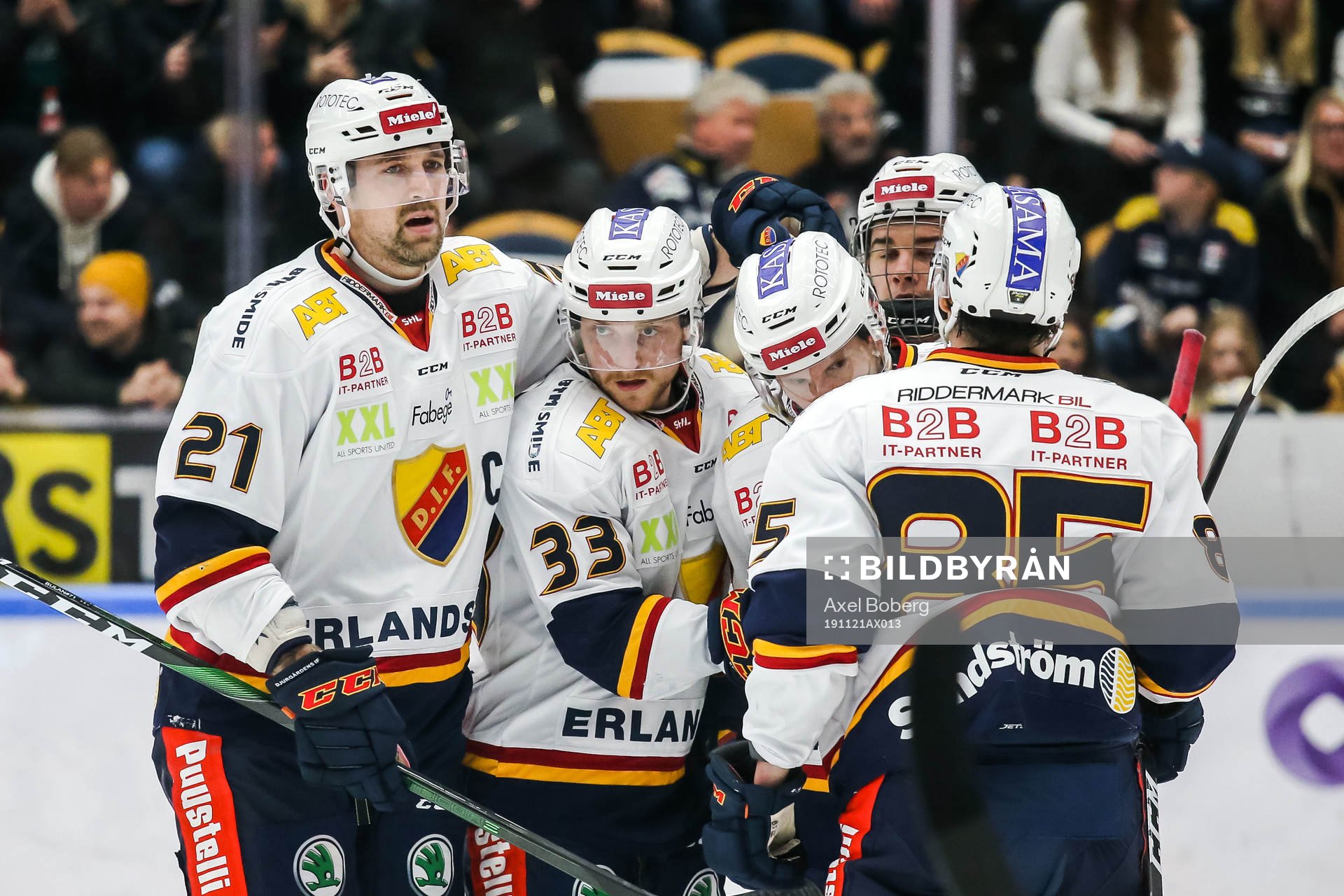 Djurgårdens Linus Hultström jublar med Patrik Berglund