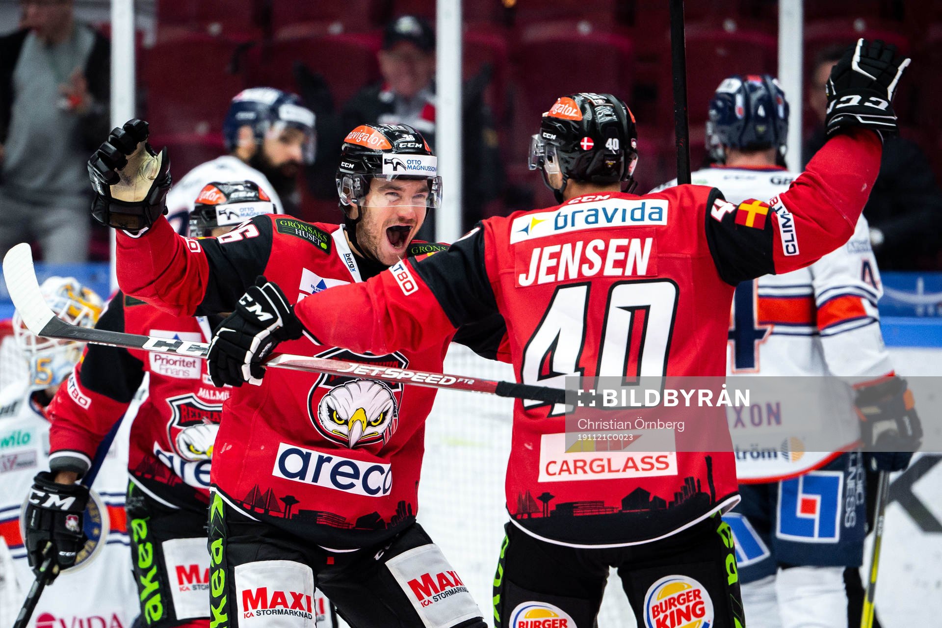 Malmö Redhawks Matias Myttynen och Jesper Jensen jublar