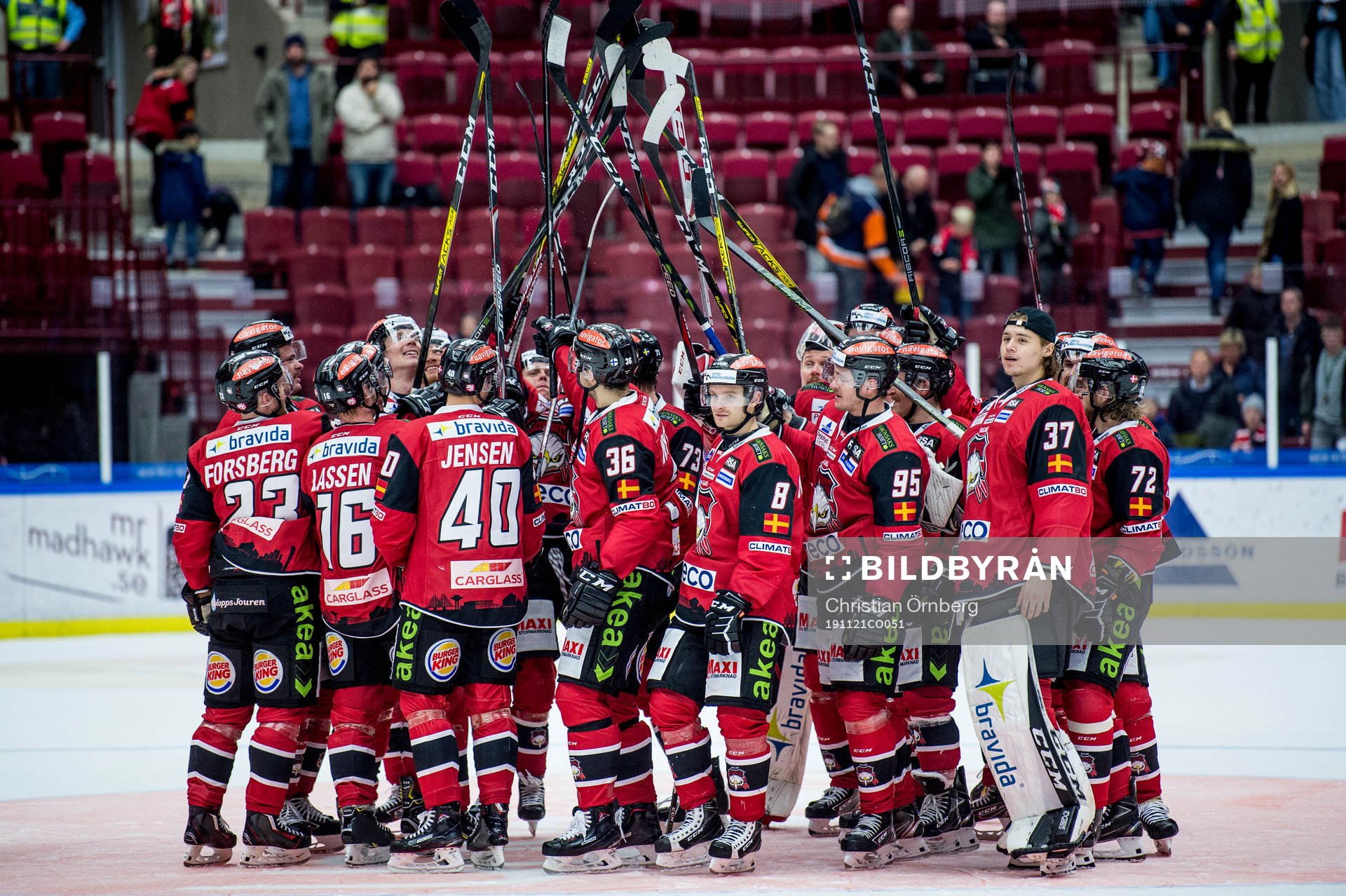 Malmö Redhawks spelare jublar