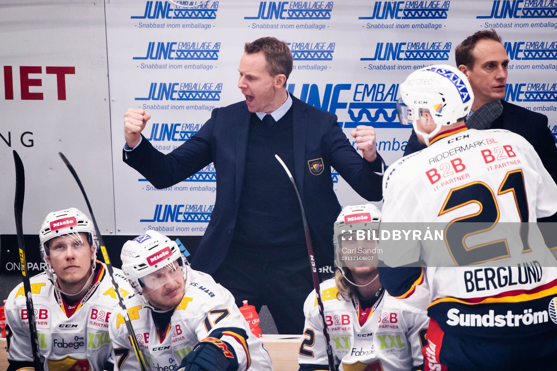 Djurgårdens tränare Robert Ohlsson jublar
