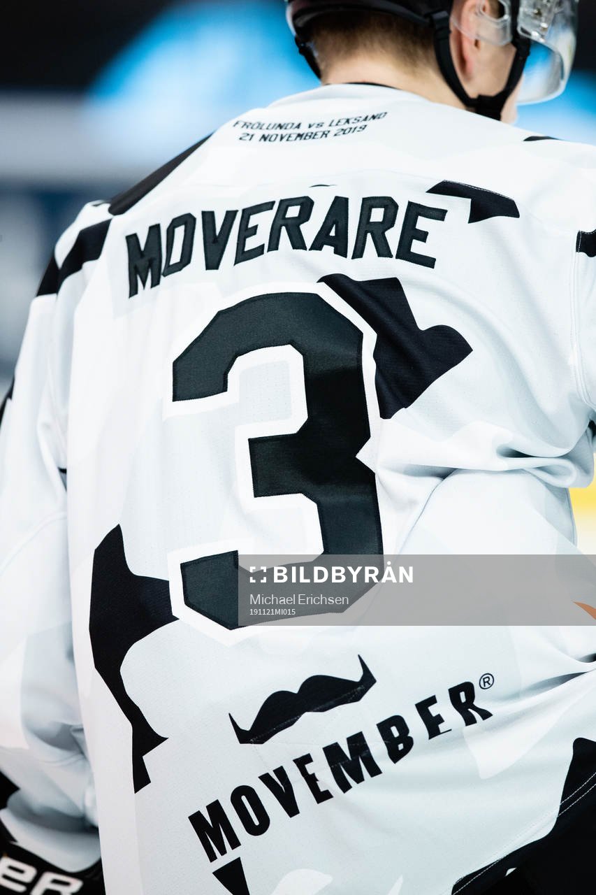 Frölundas Jacob Moverare innan ishockeymatchen i SHL