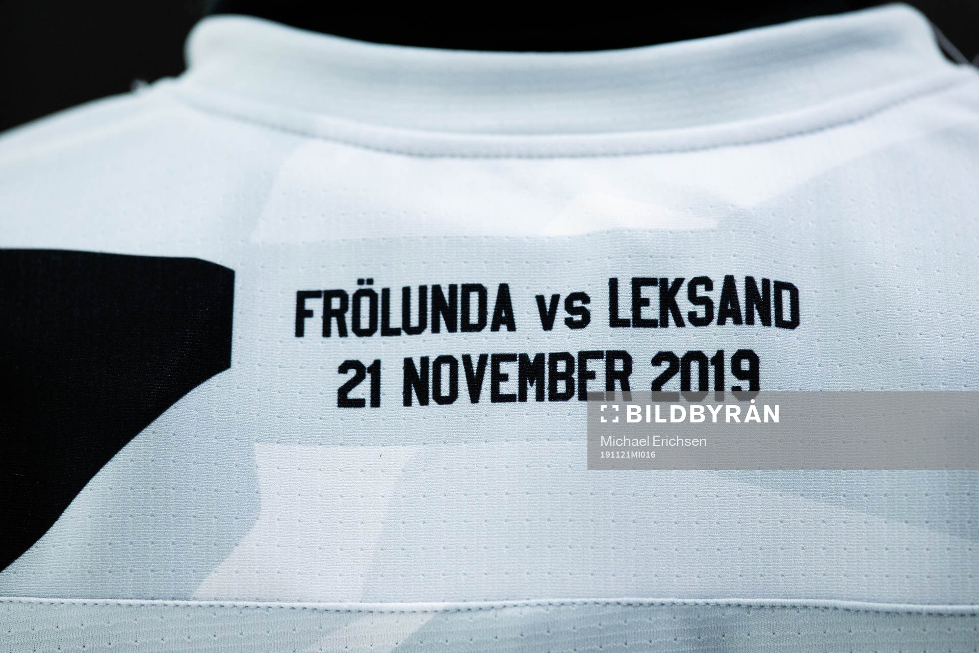 Baksidan av en av Frölundas November matchtröjor innan