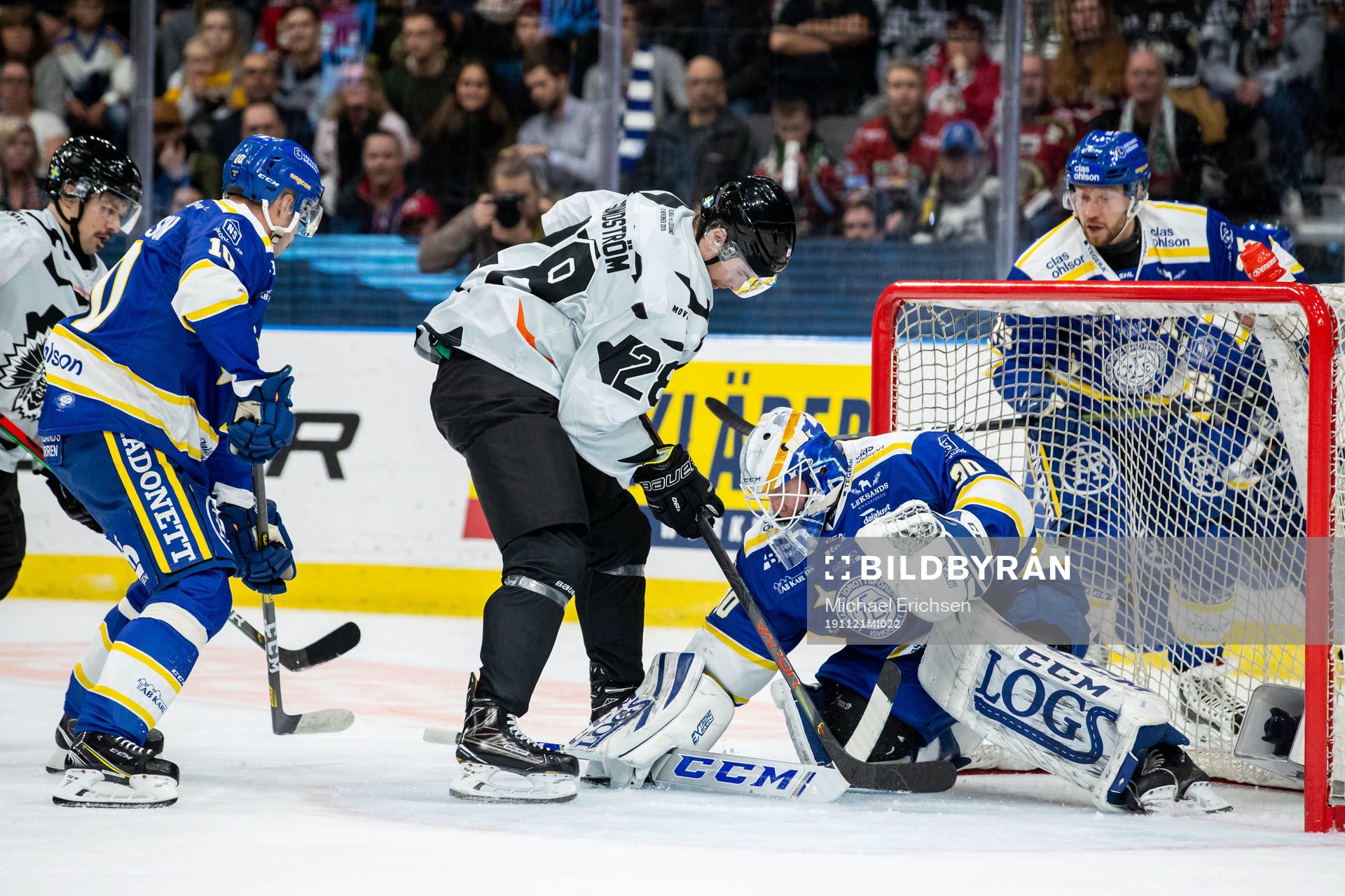 Frölunda Johan Sundström och Leksands målvakt Janne