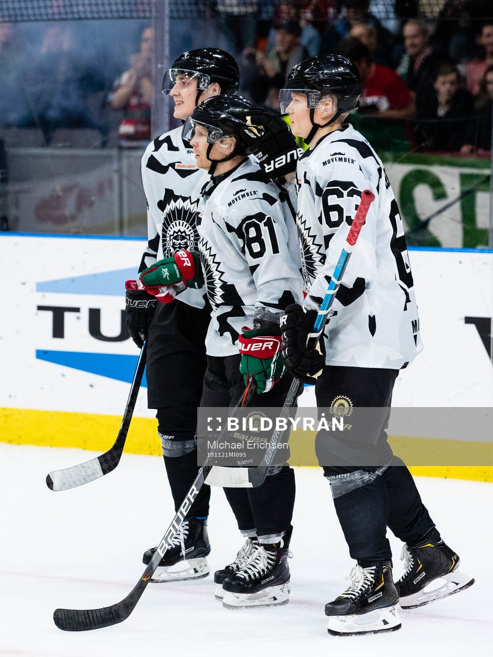 Frölundas Ryan Lasch jublar med Jacob Peterson och Julius