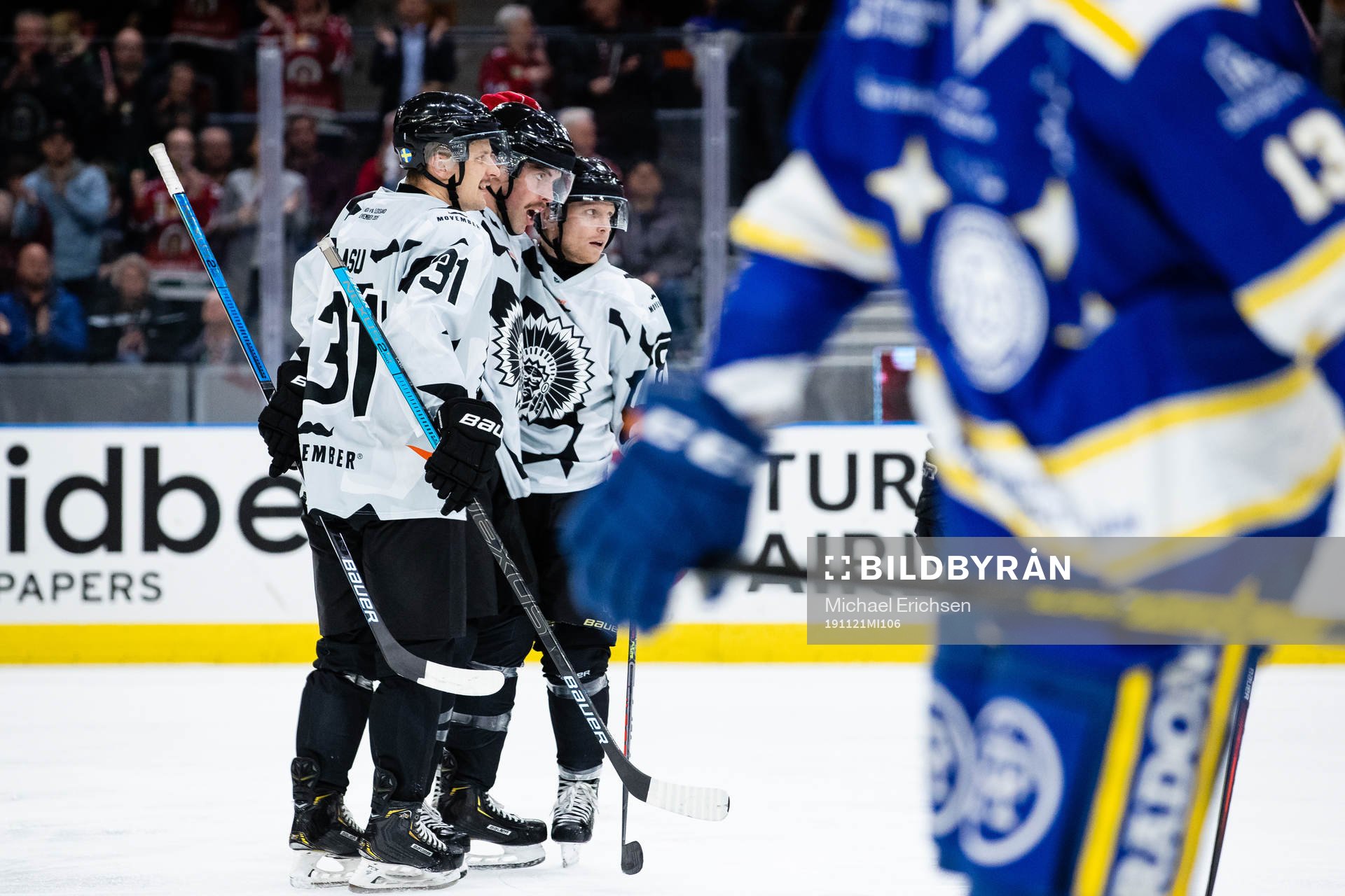 Frölundas Brandon Gormley jublar med Nicklas Lasu och Ryan