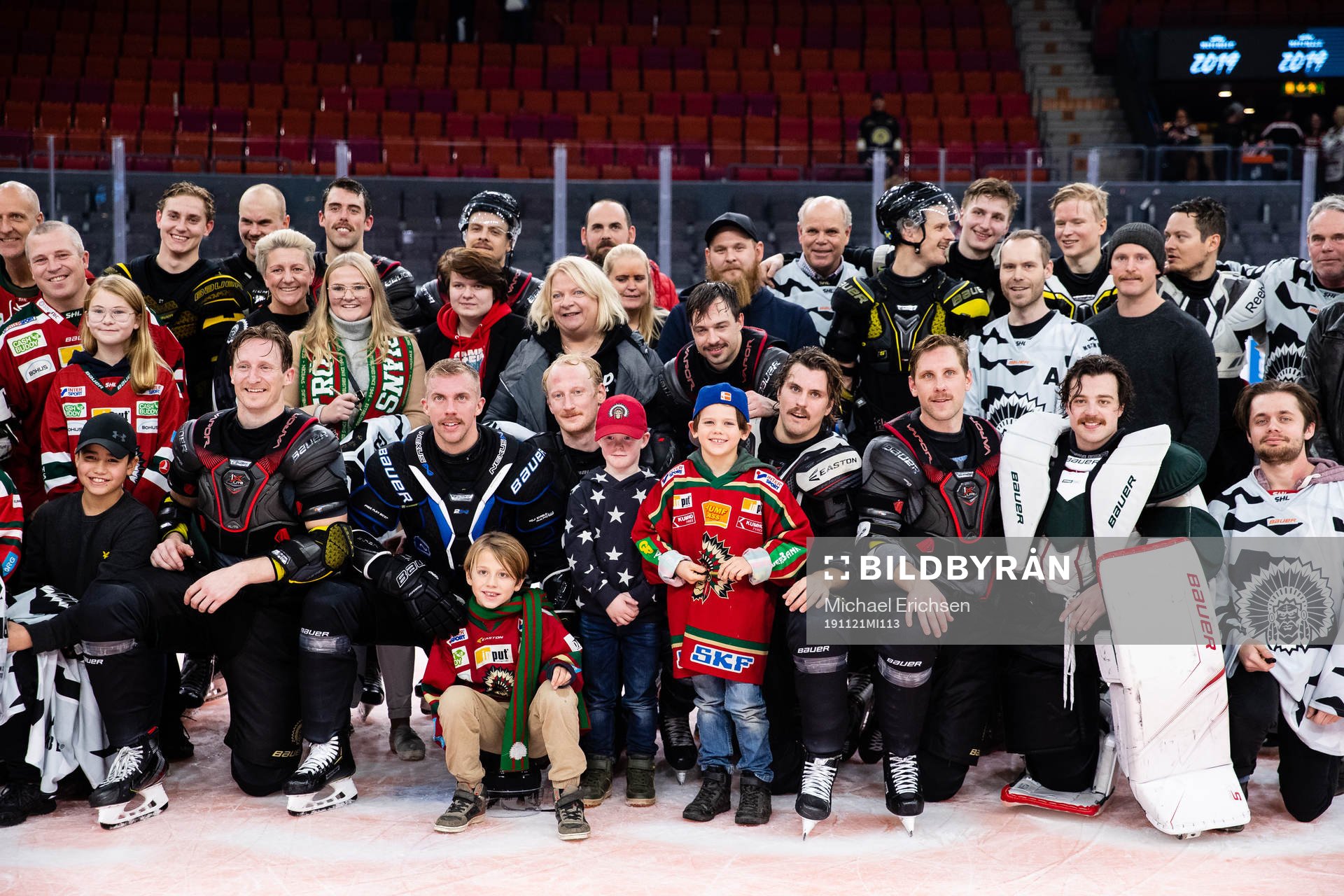 Frölundas spelare med alla budvinnare på deras Movember