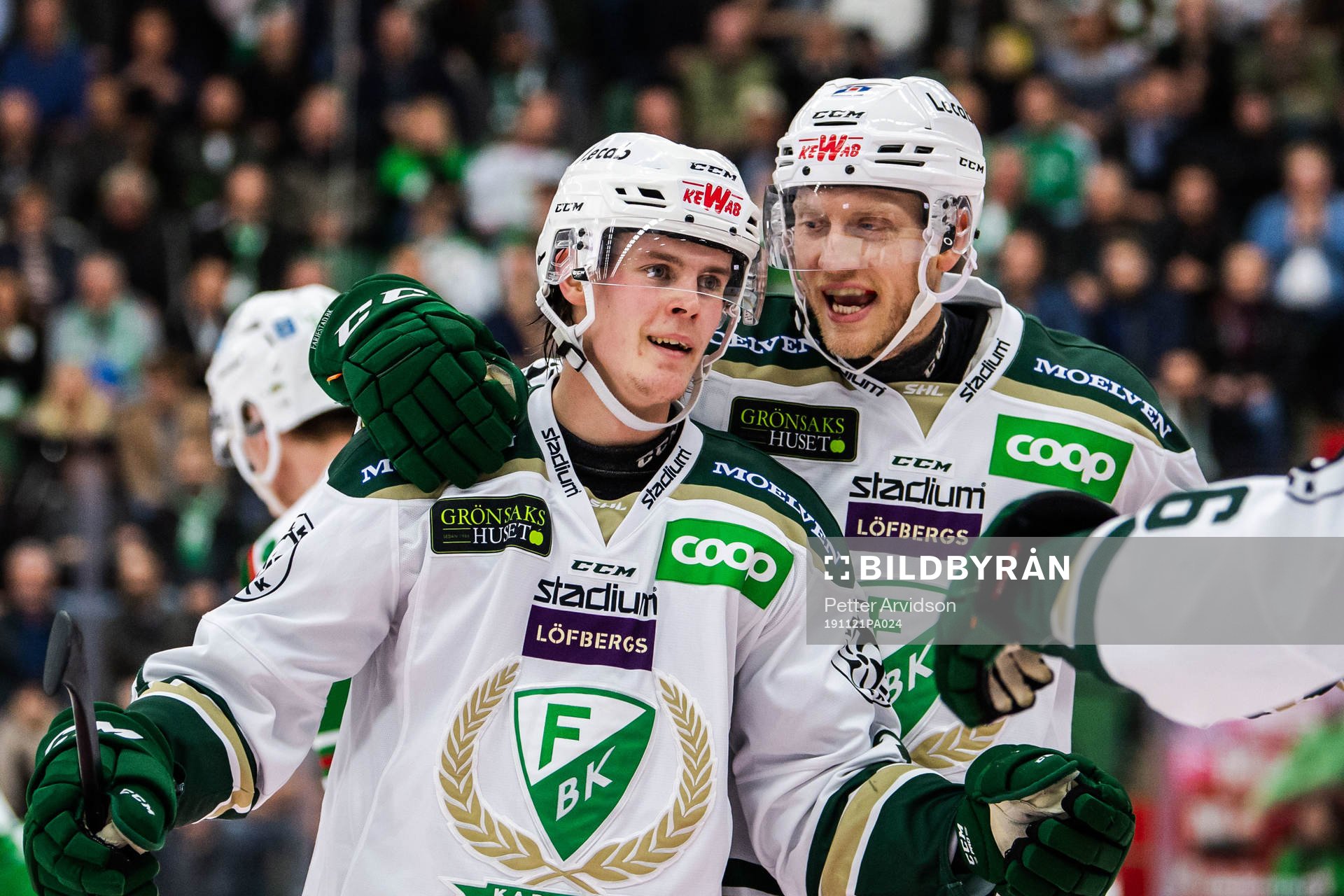 Färjestad Carl Jakobsson och Linus Arnesson jublar