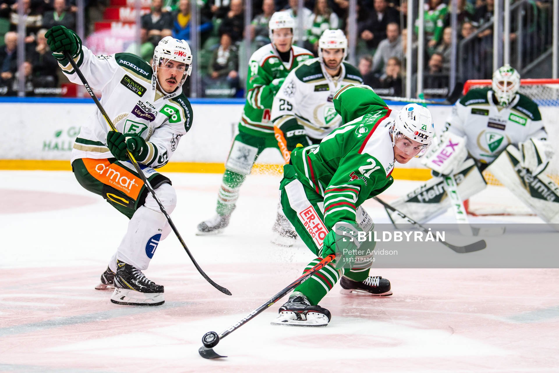 Färjestads Sebastian Erixon och Rögles Nils Höglander