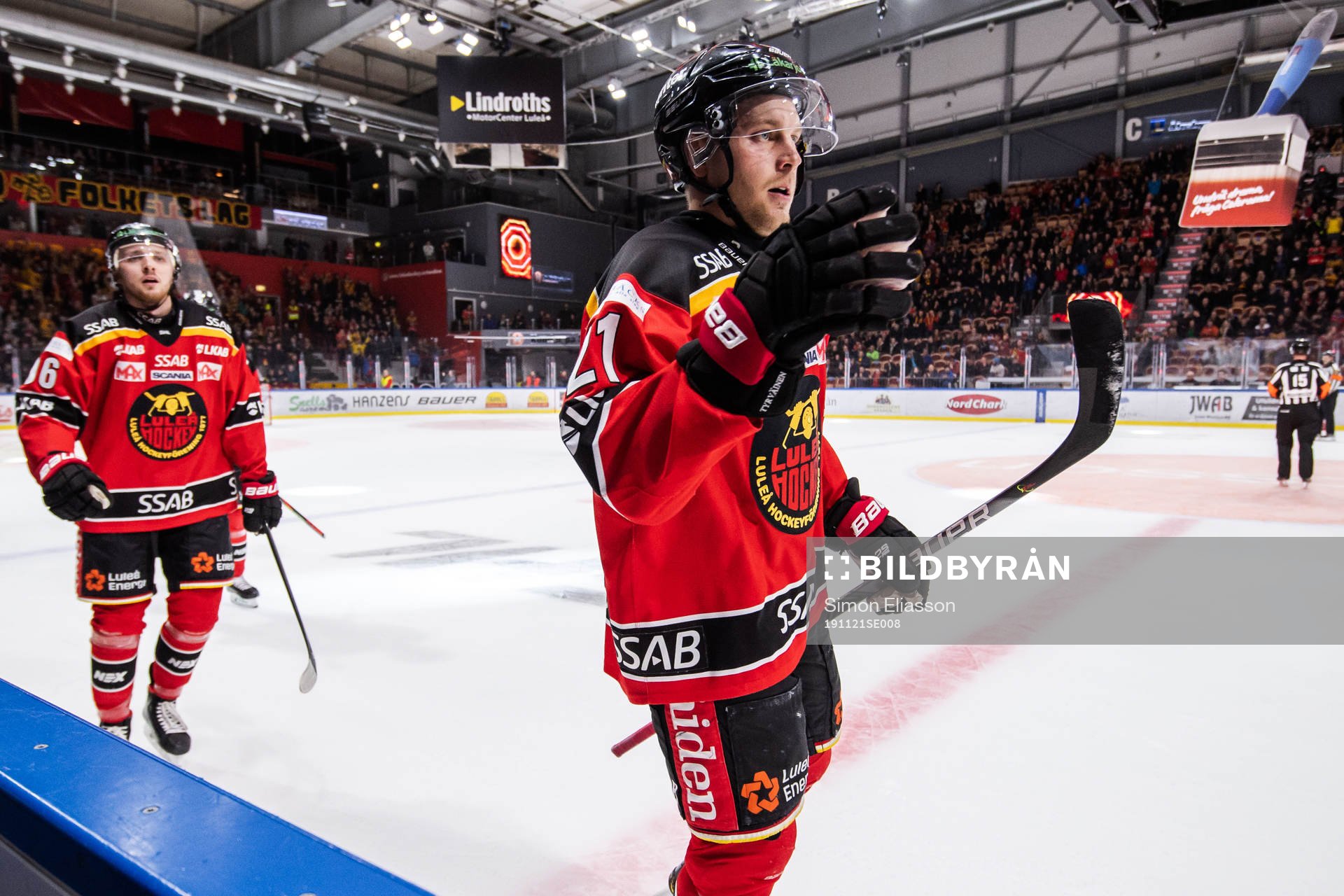 Luleås Juhani Tyrväinen jublar