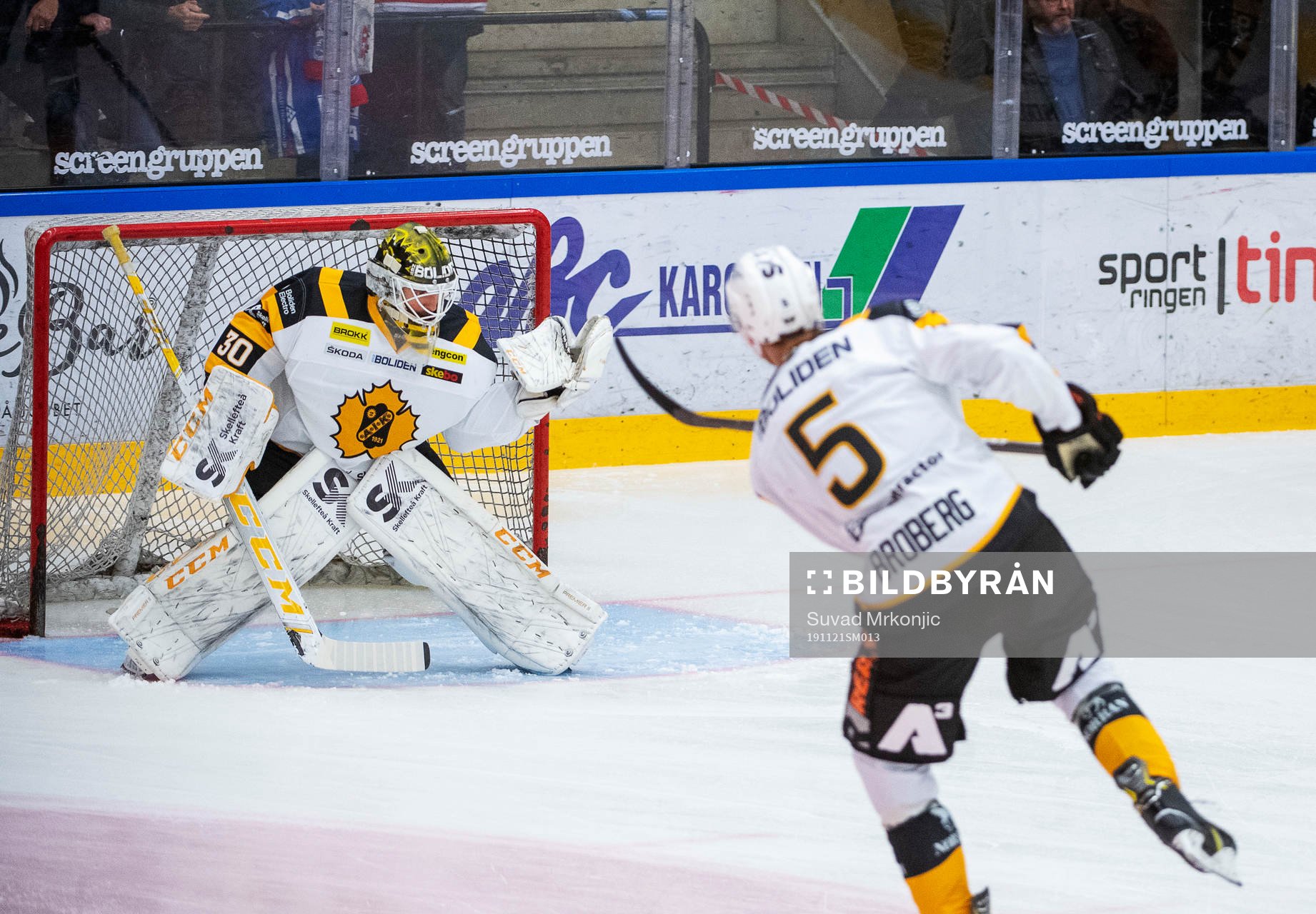 Skellefteås målvakt Gustaf Lindvall och Philip Broberg