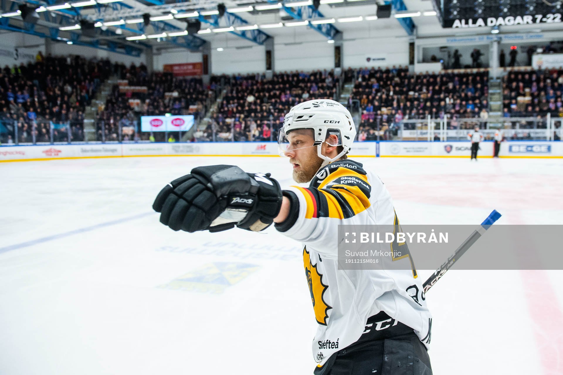 Skellefteås Oscar Möller jublar