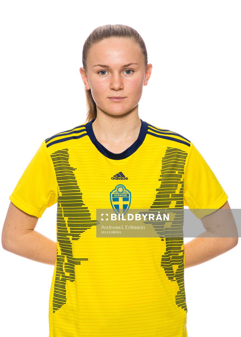 Matilda Vinberg i F16-landslaget poserar för ett porträtt den 22 november 2019 i Stockholm. 
