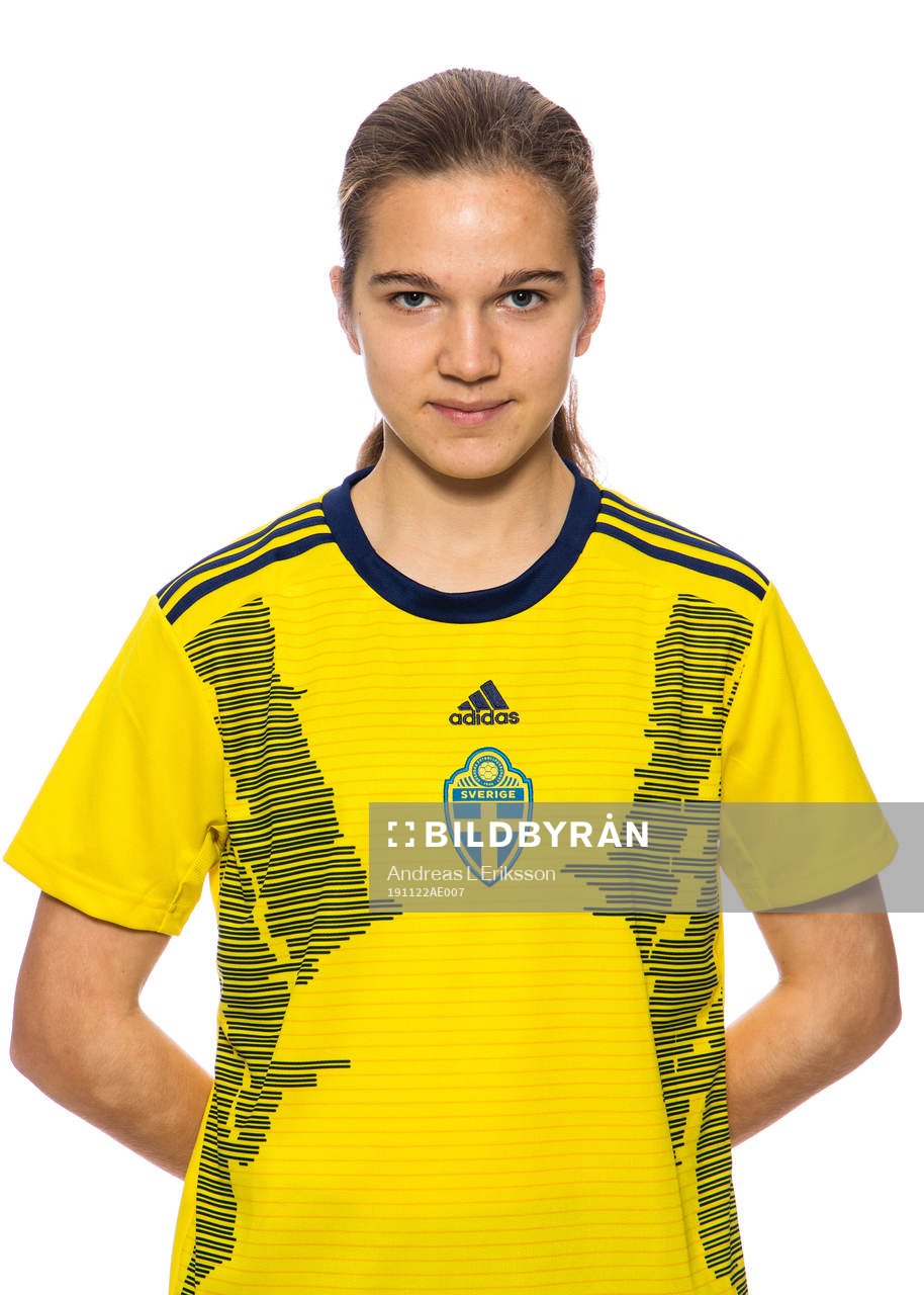 Evelina Pettersson i F16-landslaget poserar för ett porträtt den 22 november 2019 i Stockholm. 