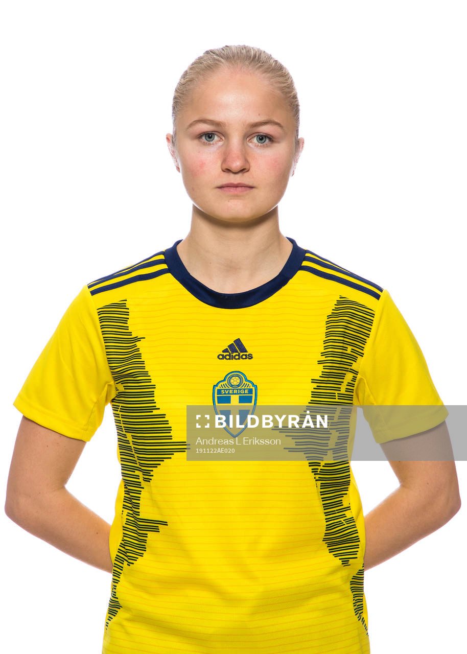 Lova Sternfeldt i F16-landslaget